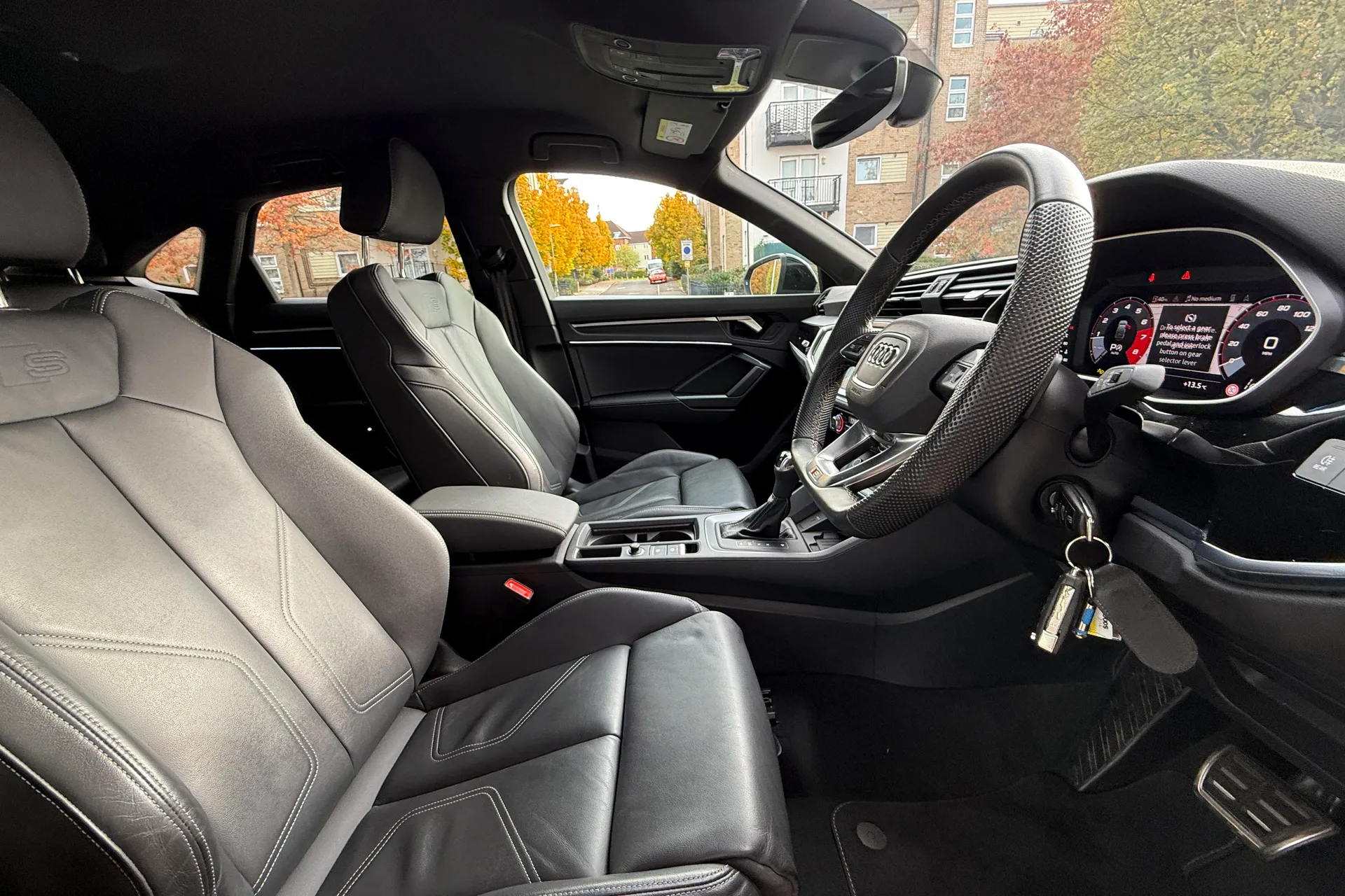 Audi Q3 thumbnail image number 24