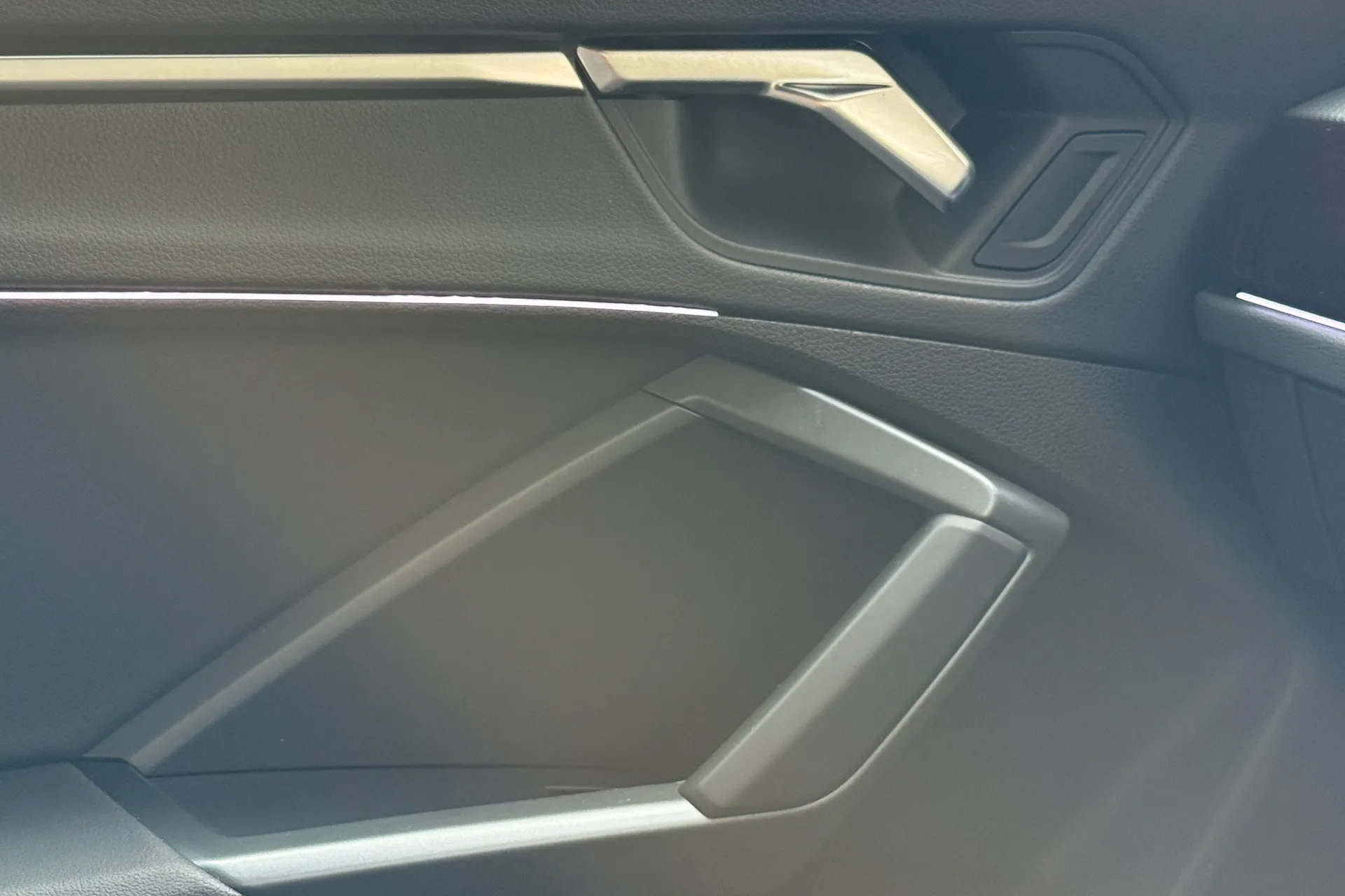 Audi Q3 thumbnail image number 18