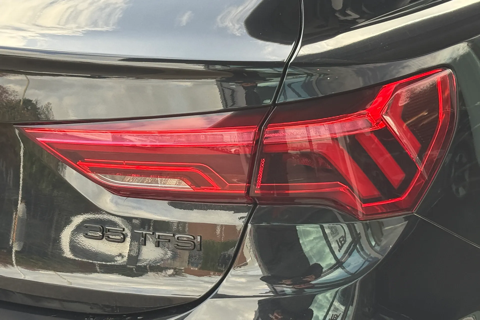 Audi Q3 thumbnail image number 36