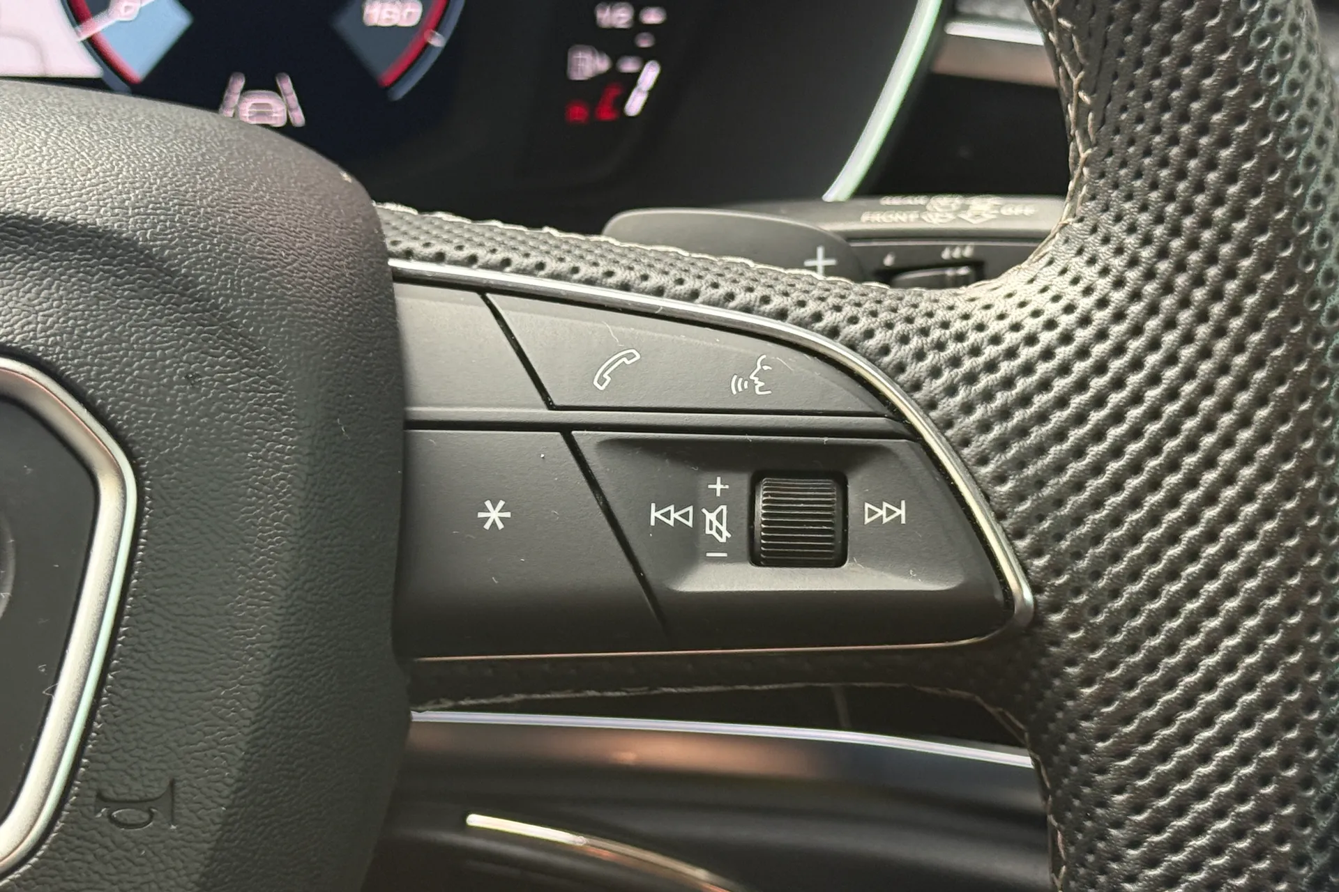 Audi Q3 thumbnail image number 7