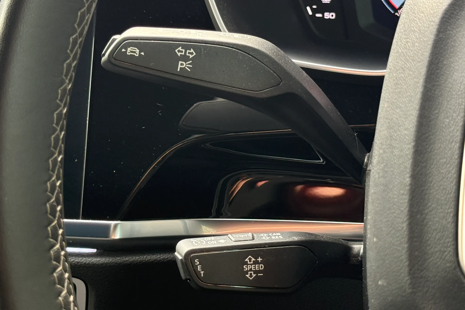 Audi Q3 thumbnail image number 10
