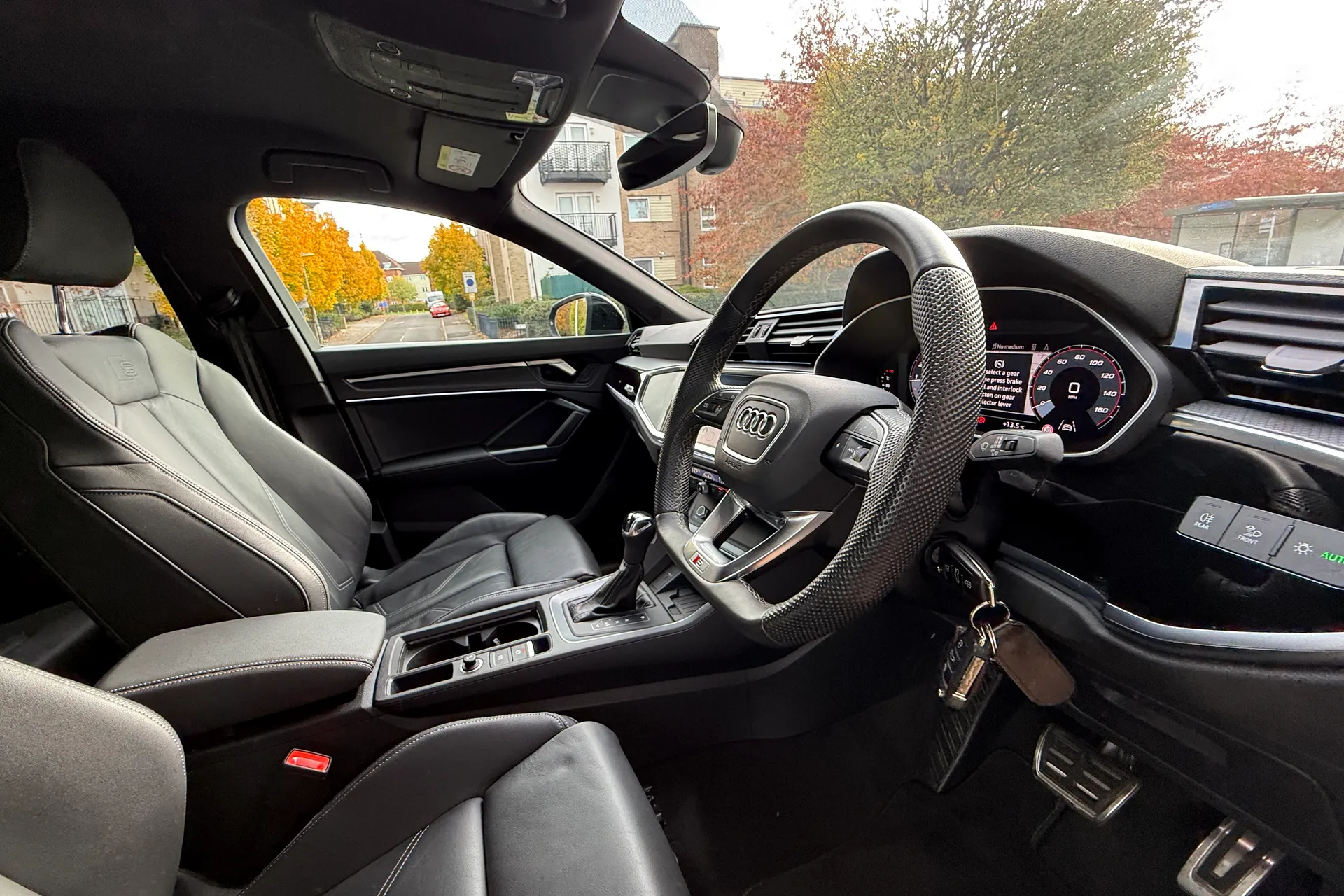 Audi Q3 thumbnail image number 25