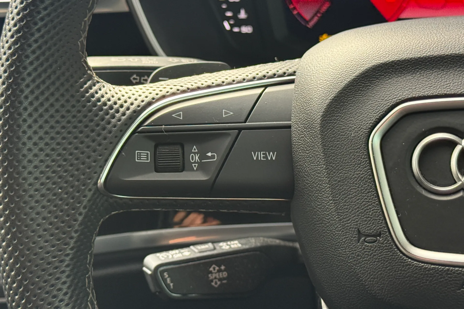 Audi Q3 thumbnail image number 8