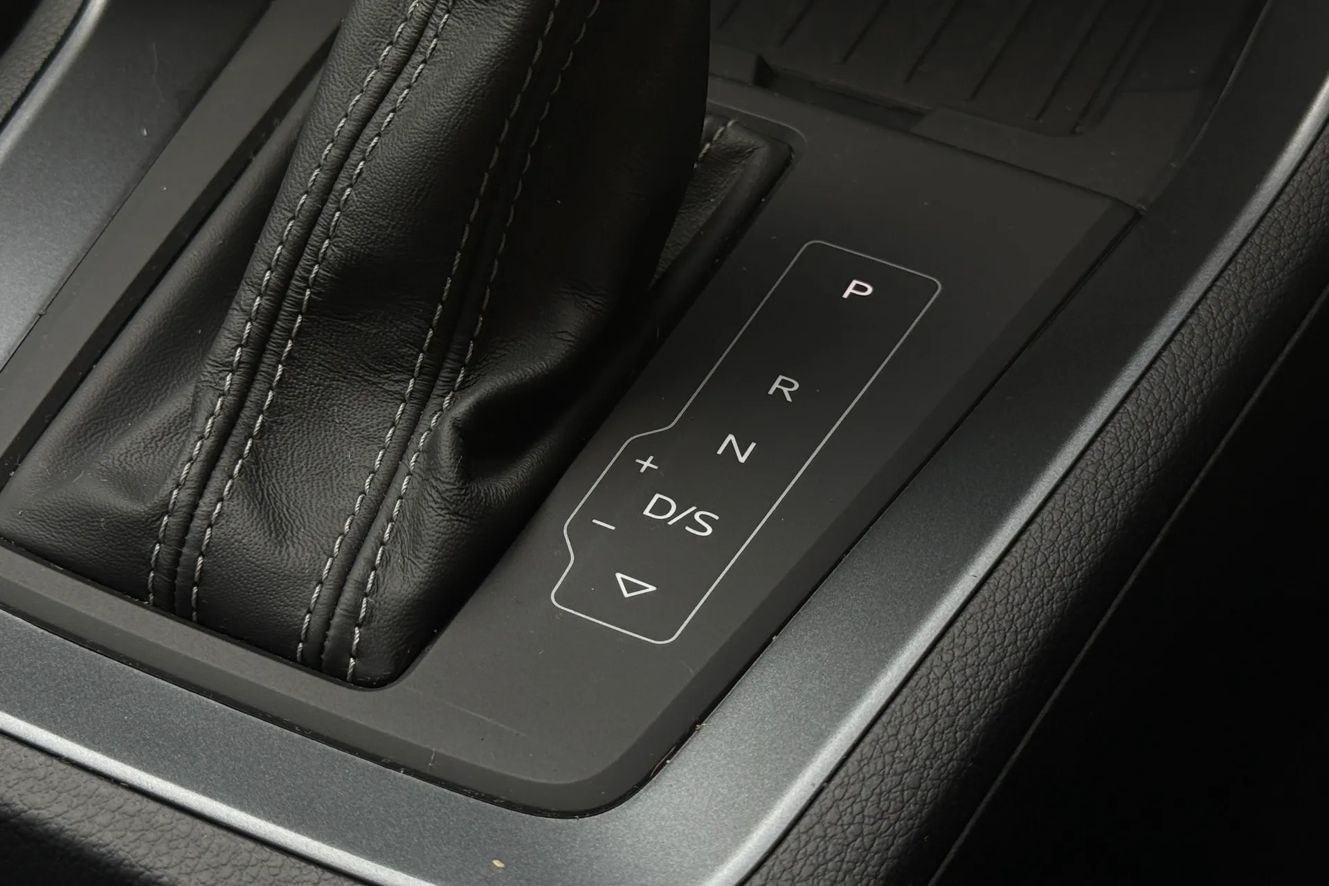 Audi Q3 thumbnail image number 21