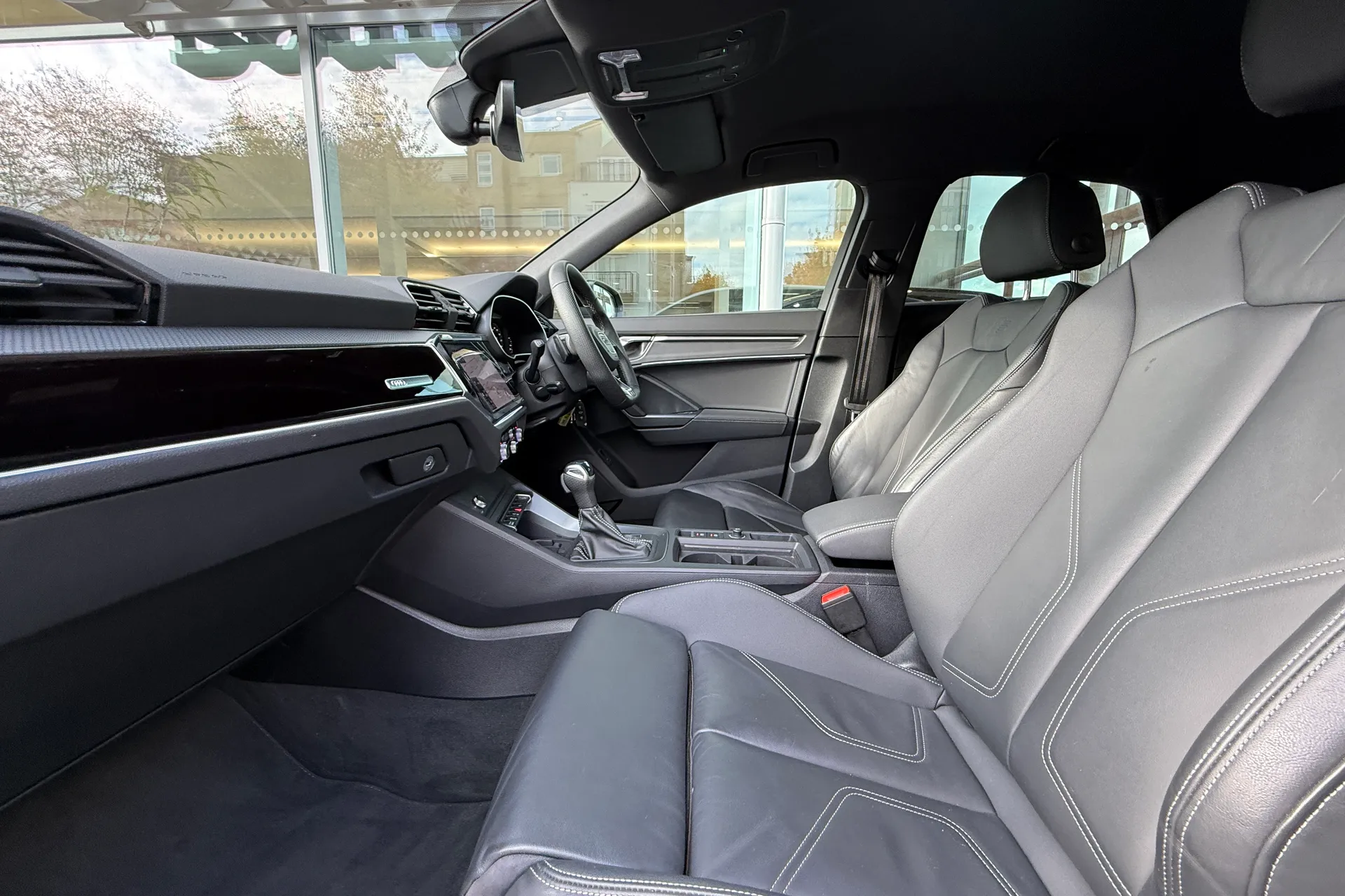 Audi Q3 thumbnail image number 45