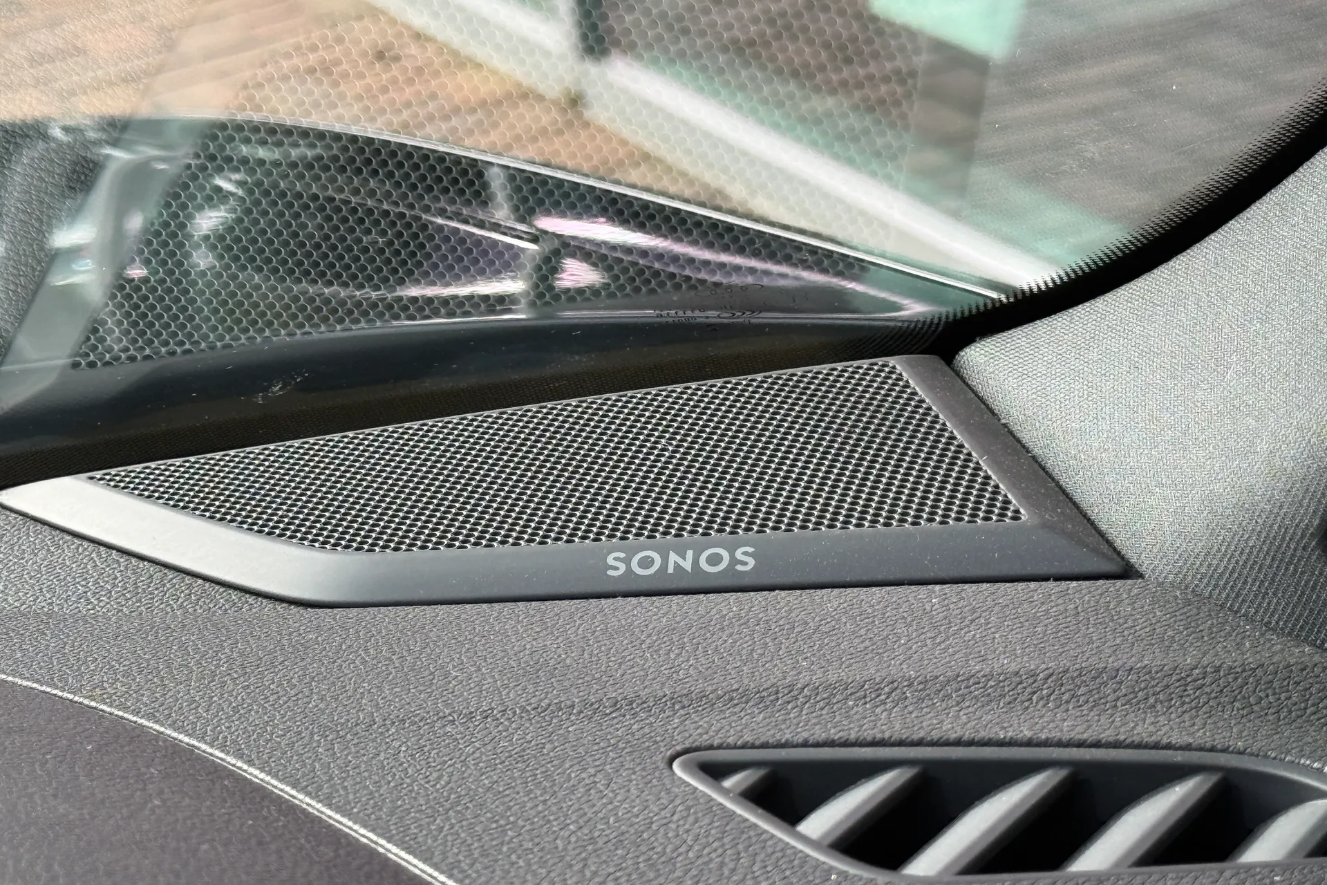 Audi Q3 thumbnail image number 23