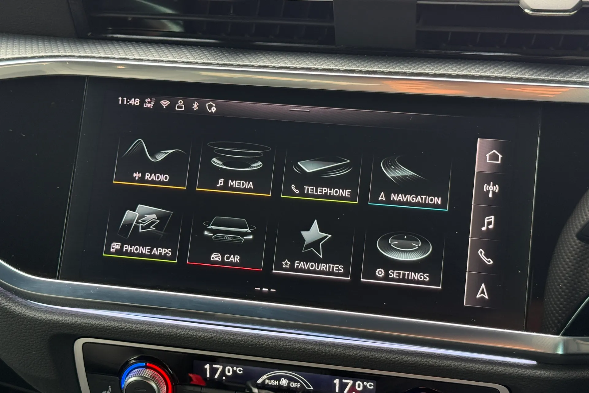 Audi Q3 thumbnail image number 11