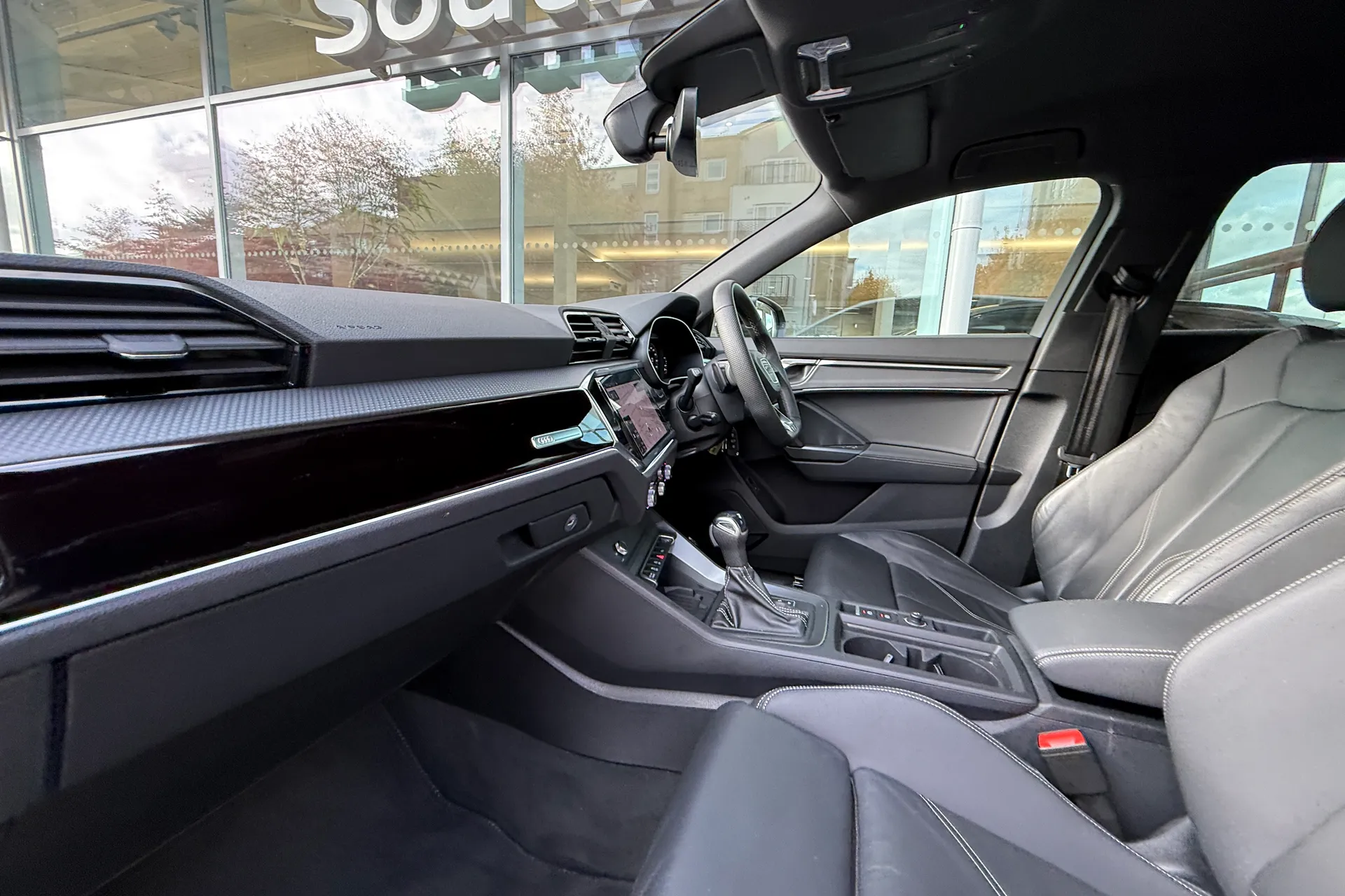 Audi Q3 thumbnail image number 46