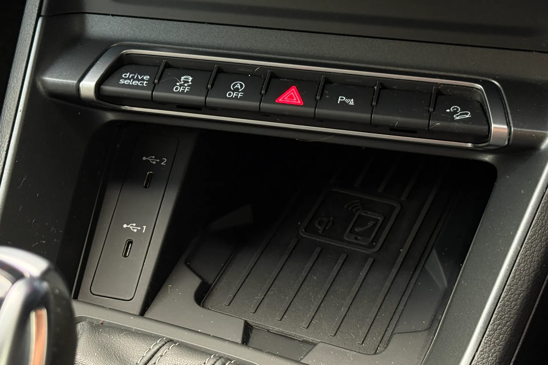 Audi Q3 thumbnail image number 15