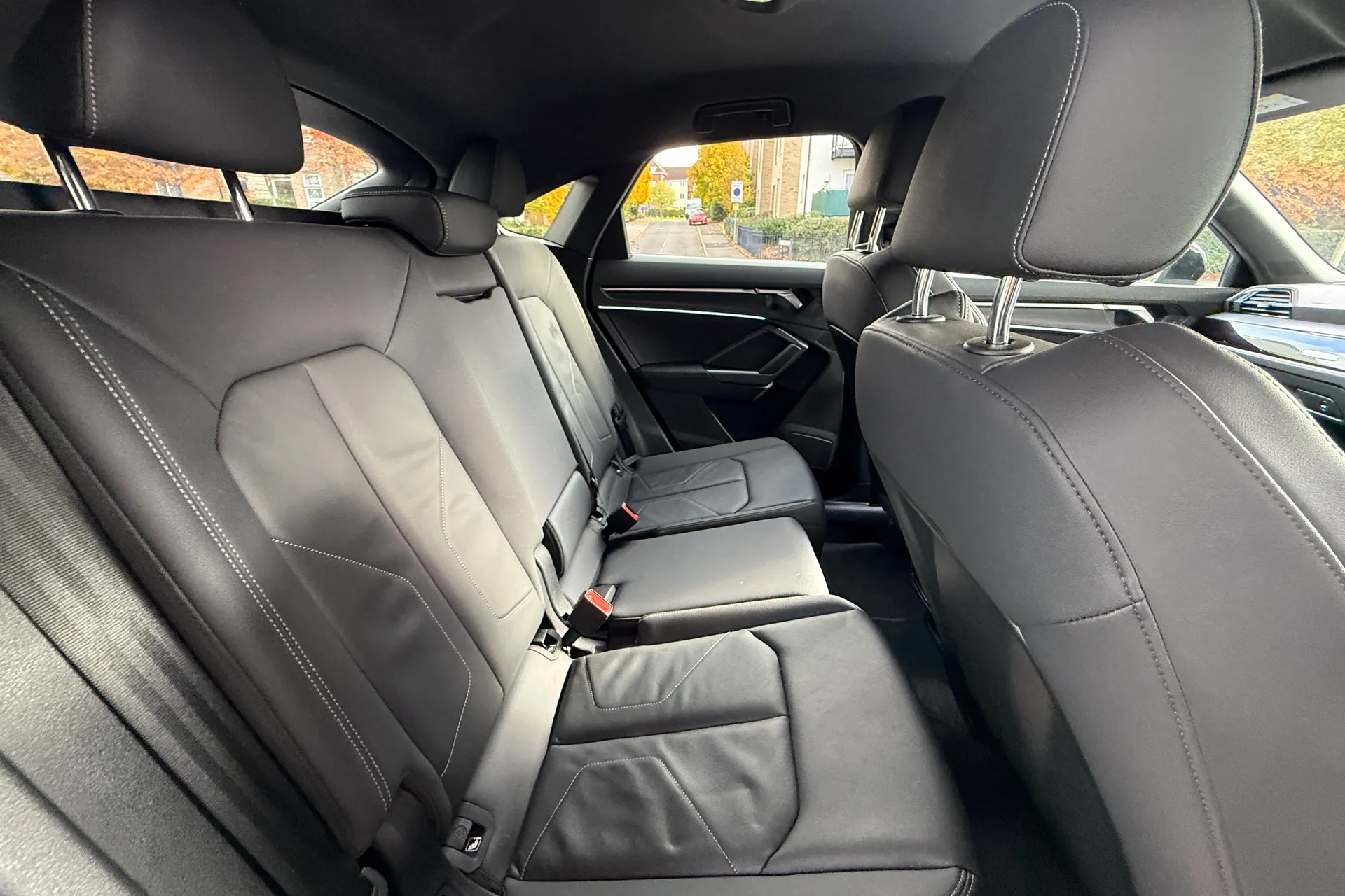 Audi Q3 thumbnail image number 31