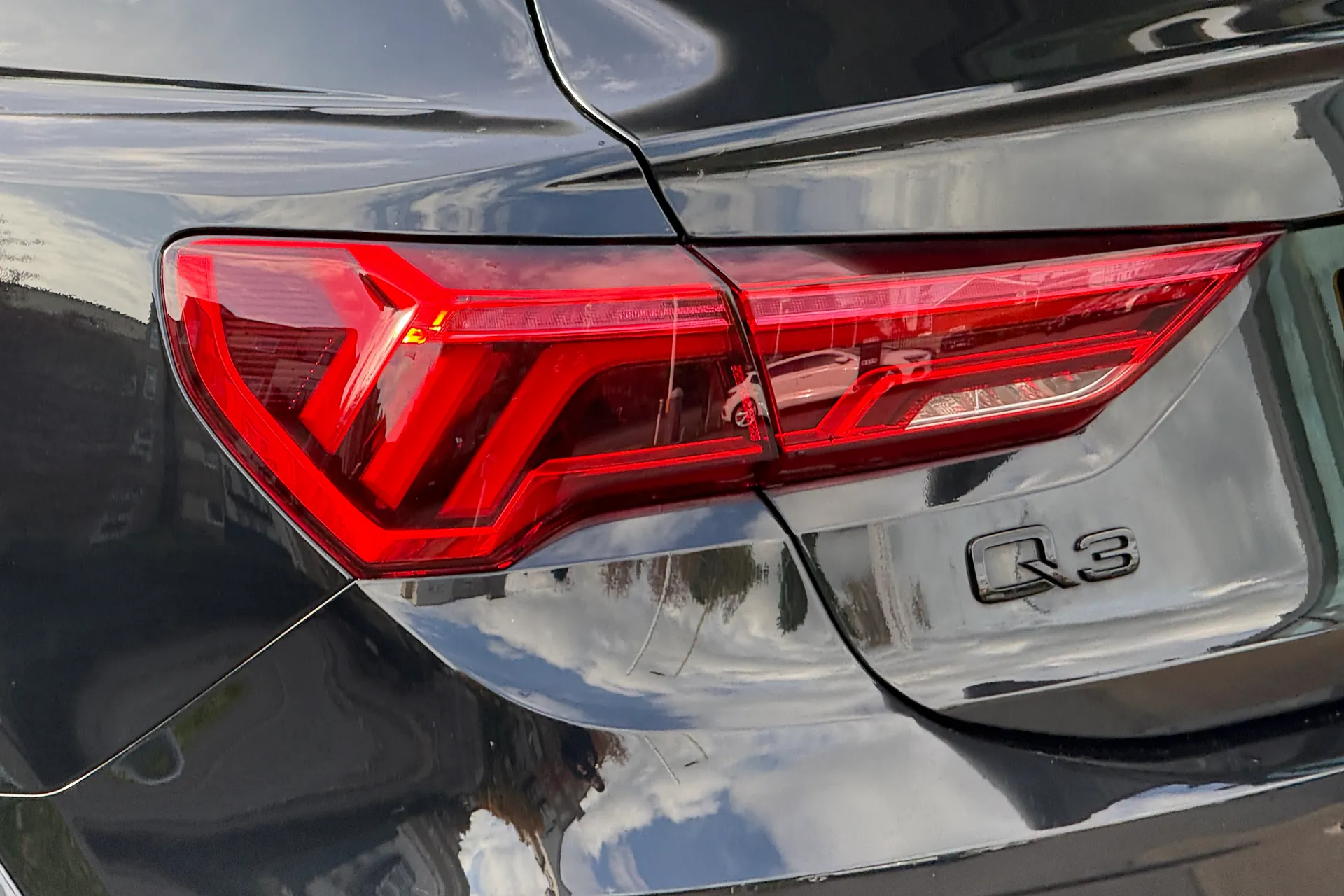 Audi Q3 thumbnail image number 38