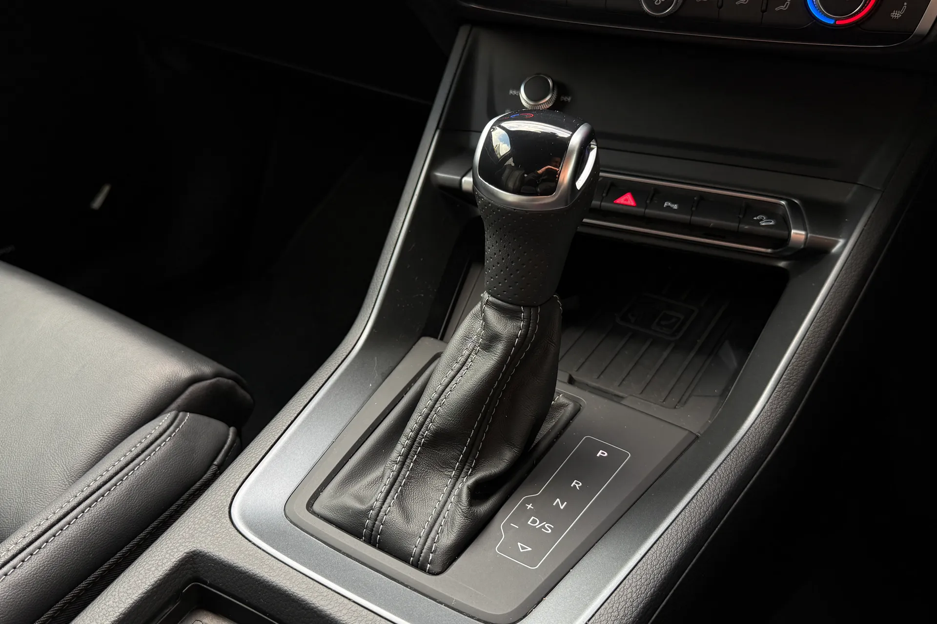 Audi Q3 thumbnail image number 22