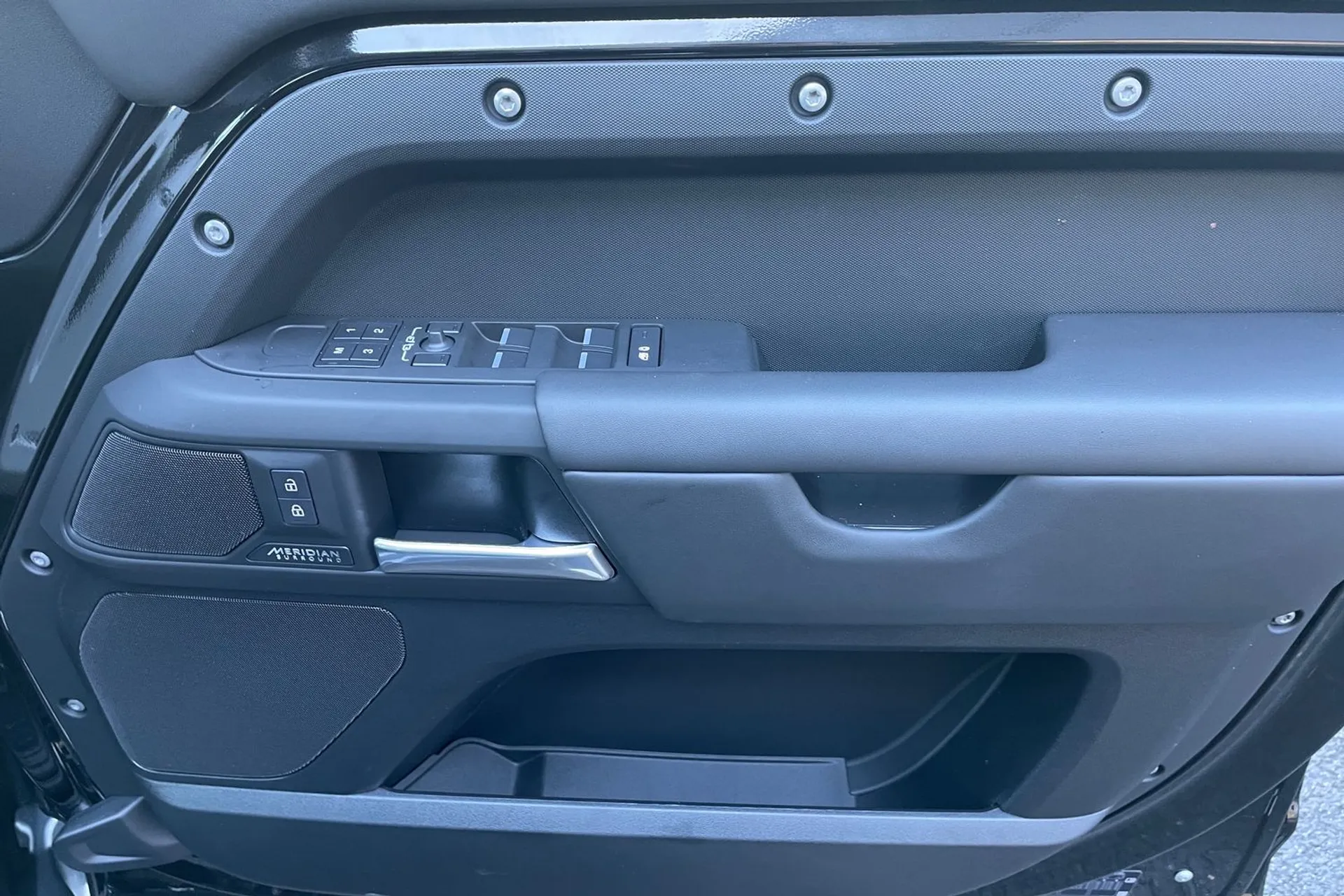LAND ROVER DEFENDER thumbnail image number 50