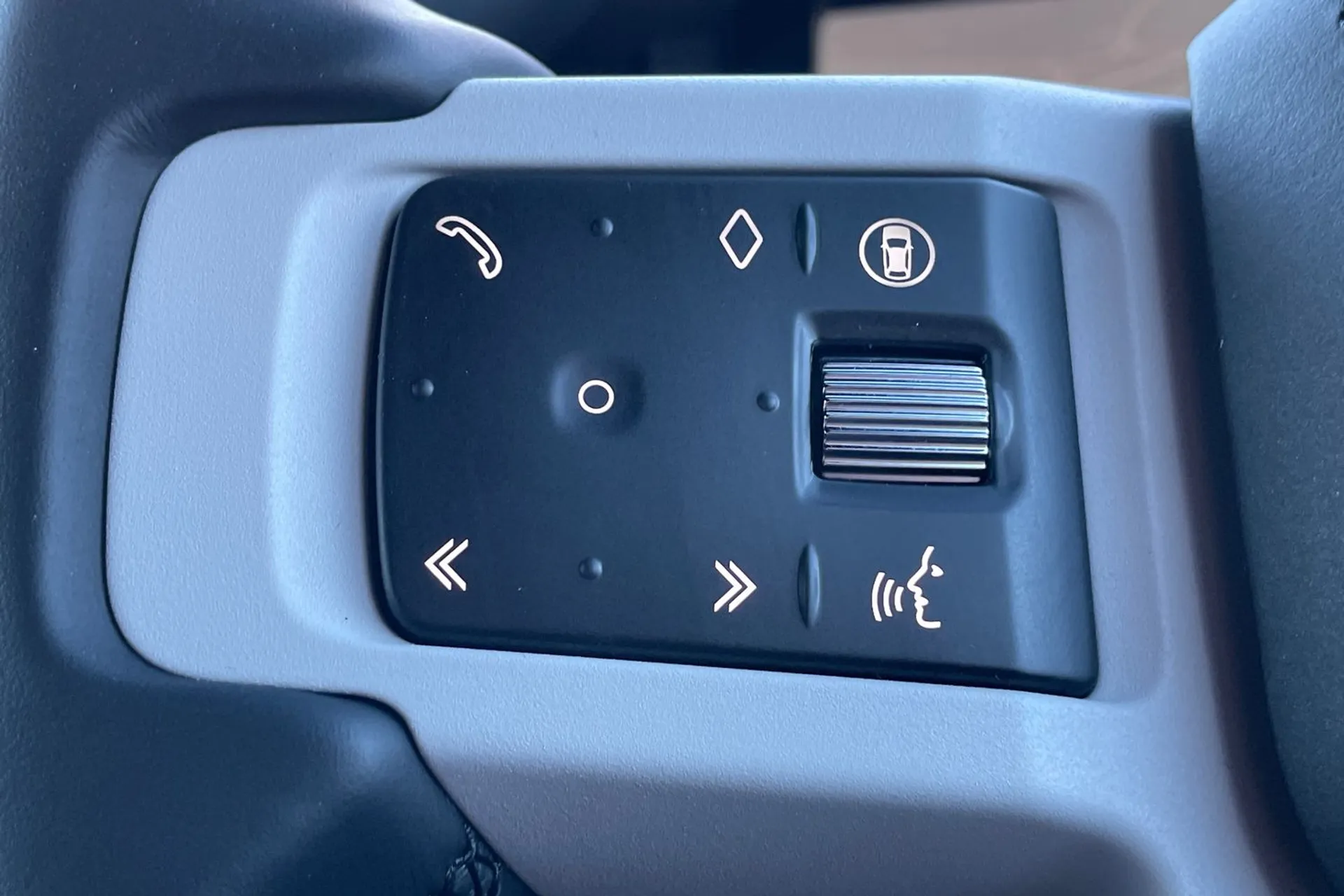 LAND ROVER DEFENDER thumbnail image number 24