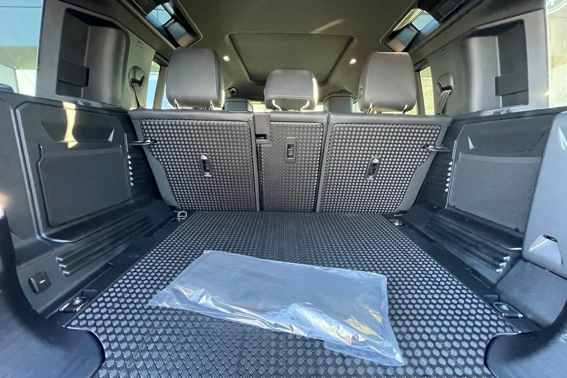 LAND ROVER DEFENDER thumbnail image number 39
