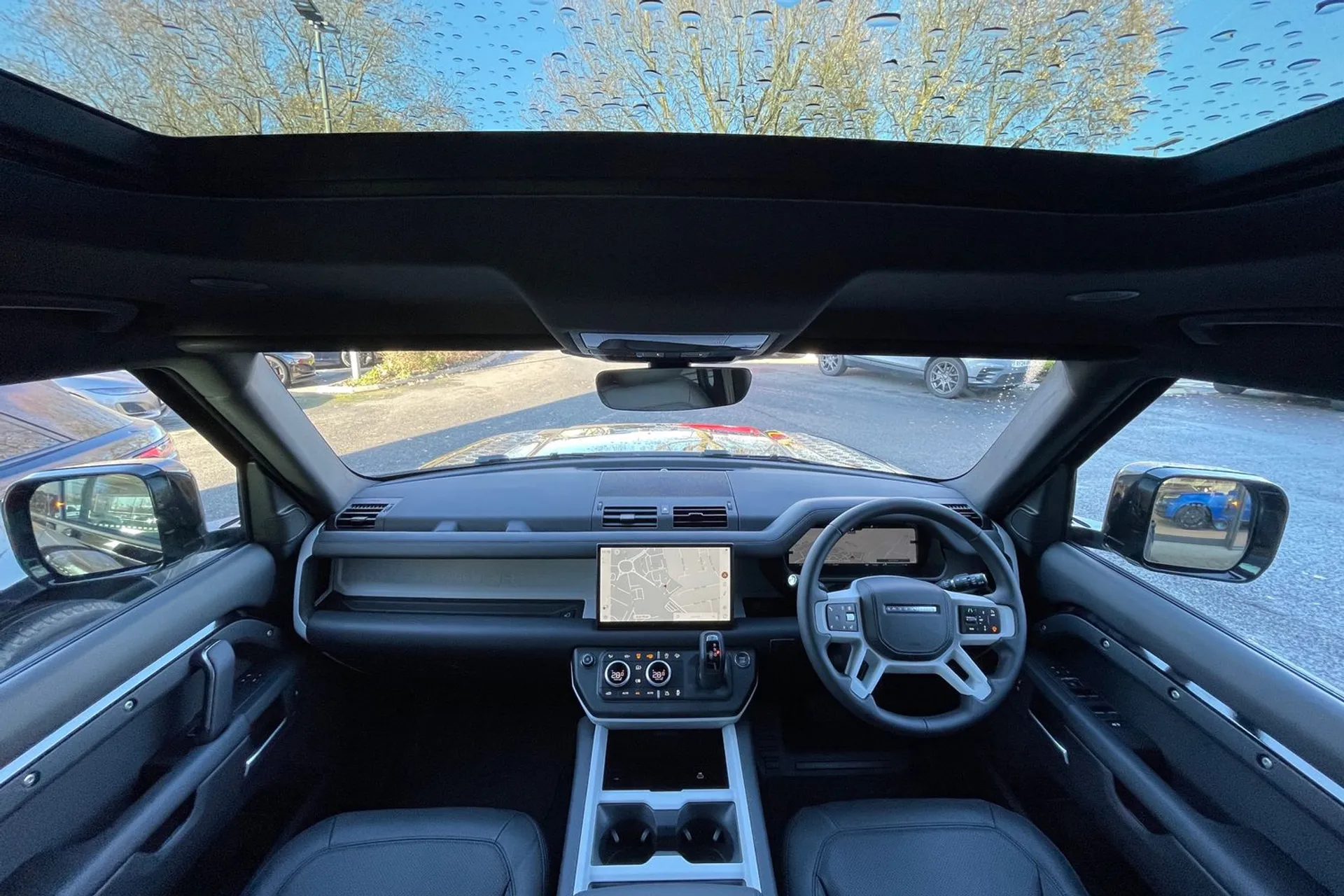 LAND ROVER DEFENDER thumbnail image number 3