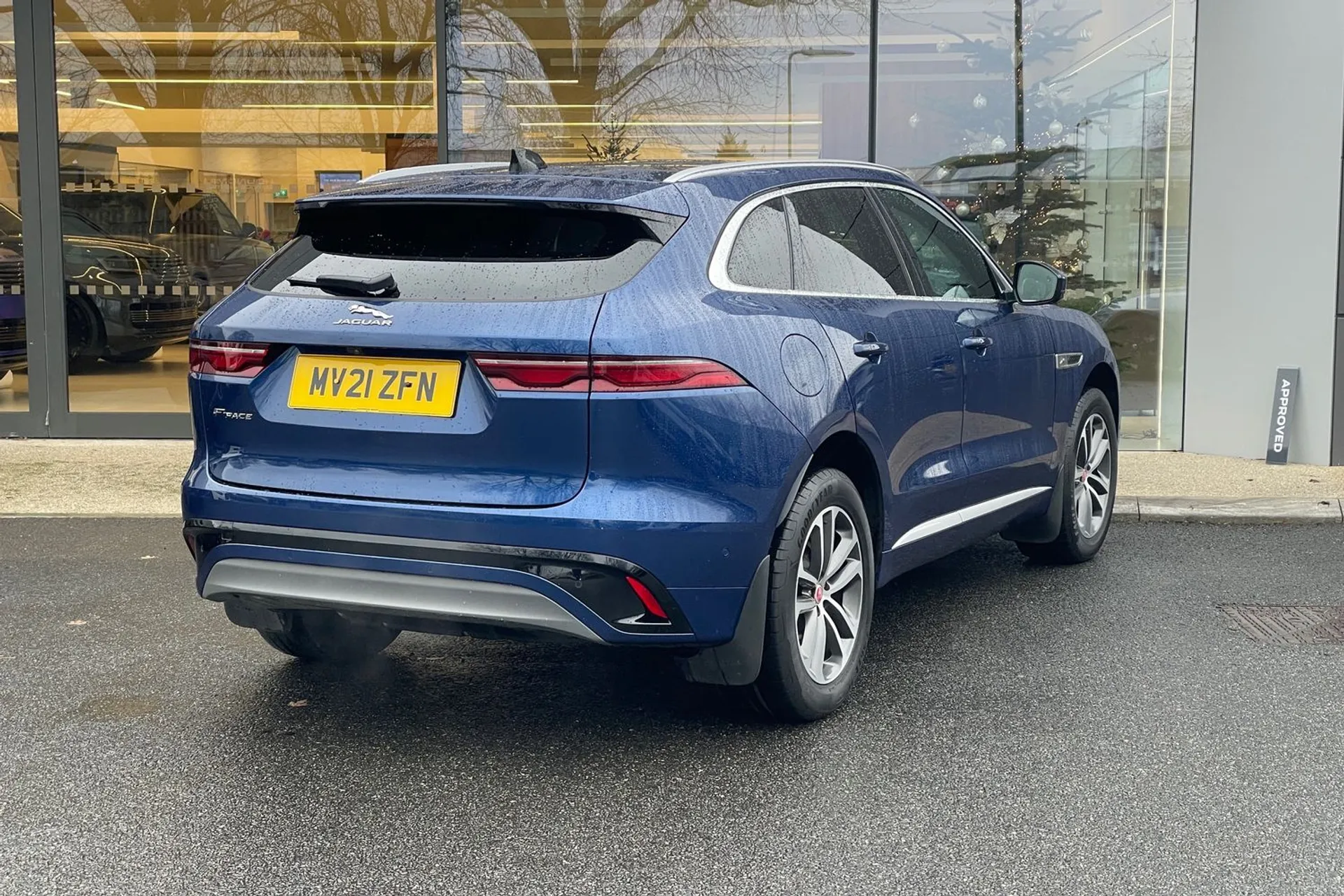 Jaguar F-PACE thumbnail image number 7