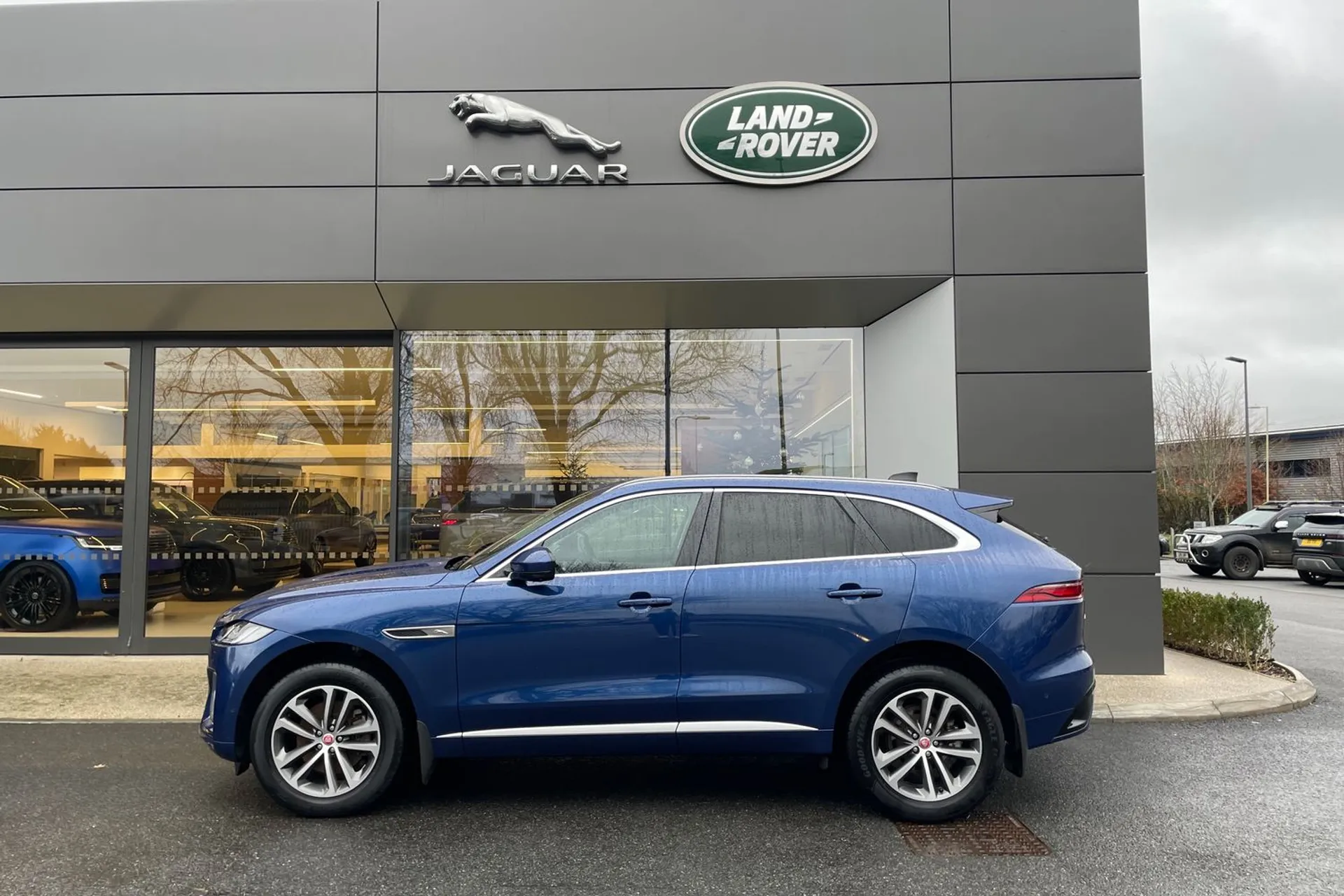 Jaguar F-PACE thumbnail image number 27