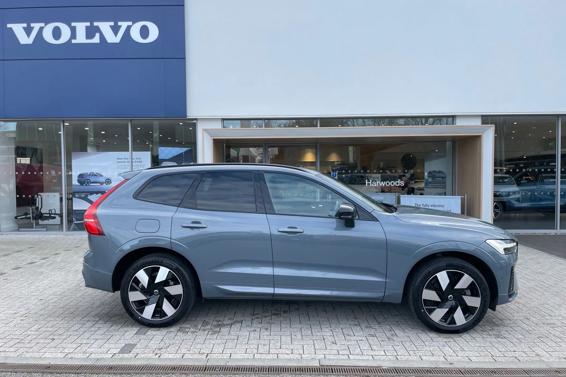 Volvo XC60 thumbnail image number 2