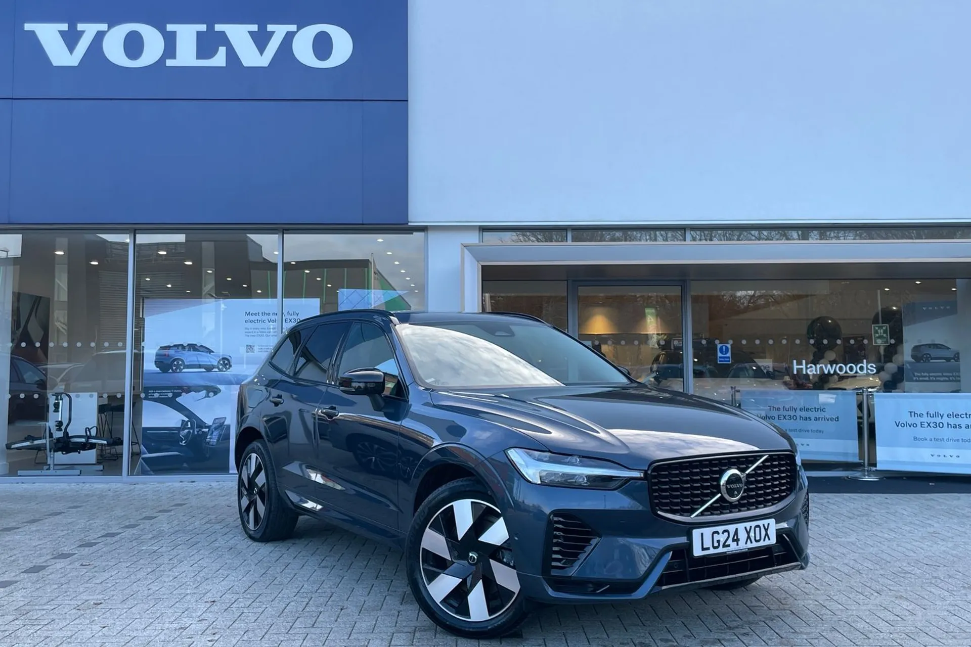 Volvo XC60 focused image