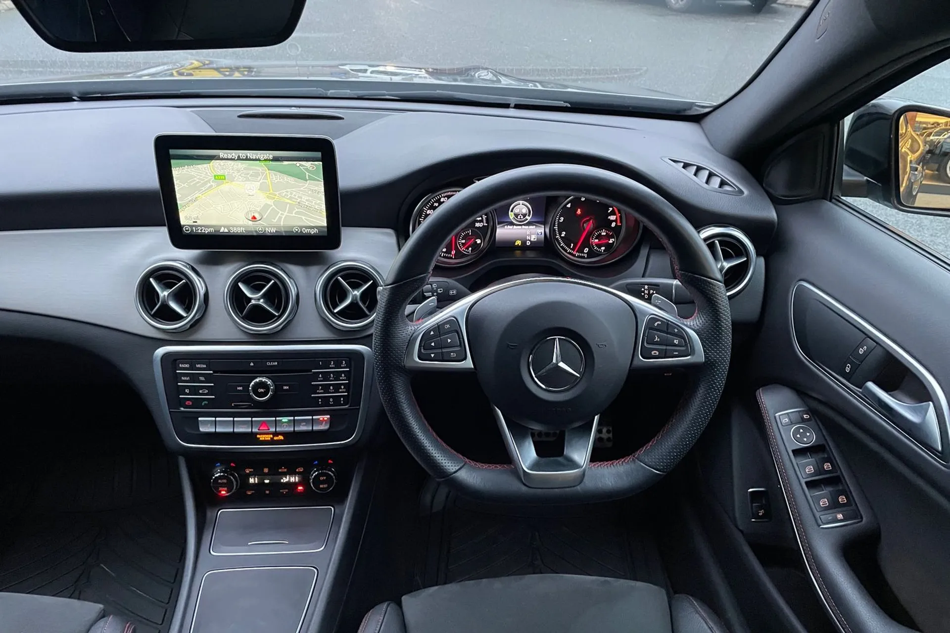 MERCEDES-BENZ GLA thumbnail image number 12