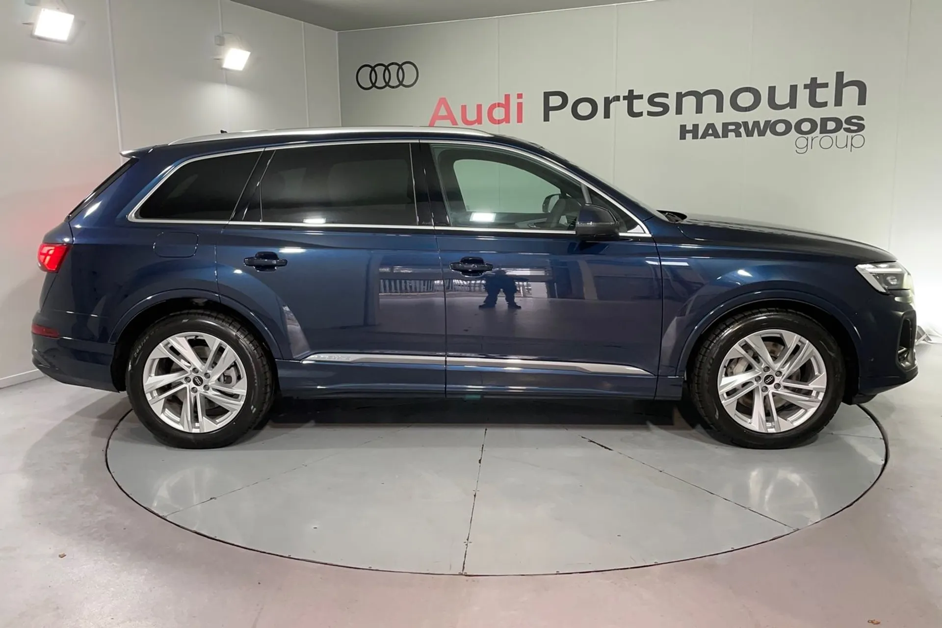 Audi Q7 thumbnail image number 2