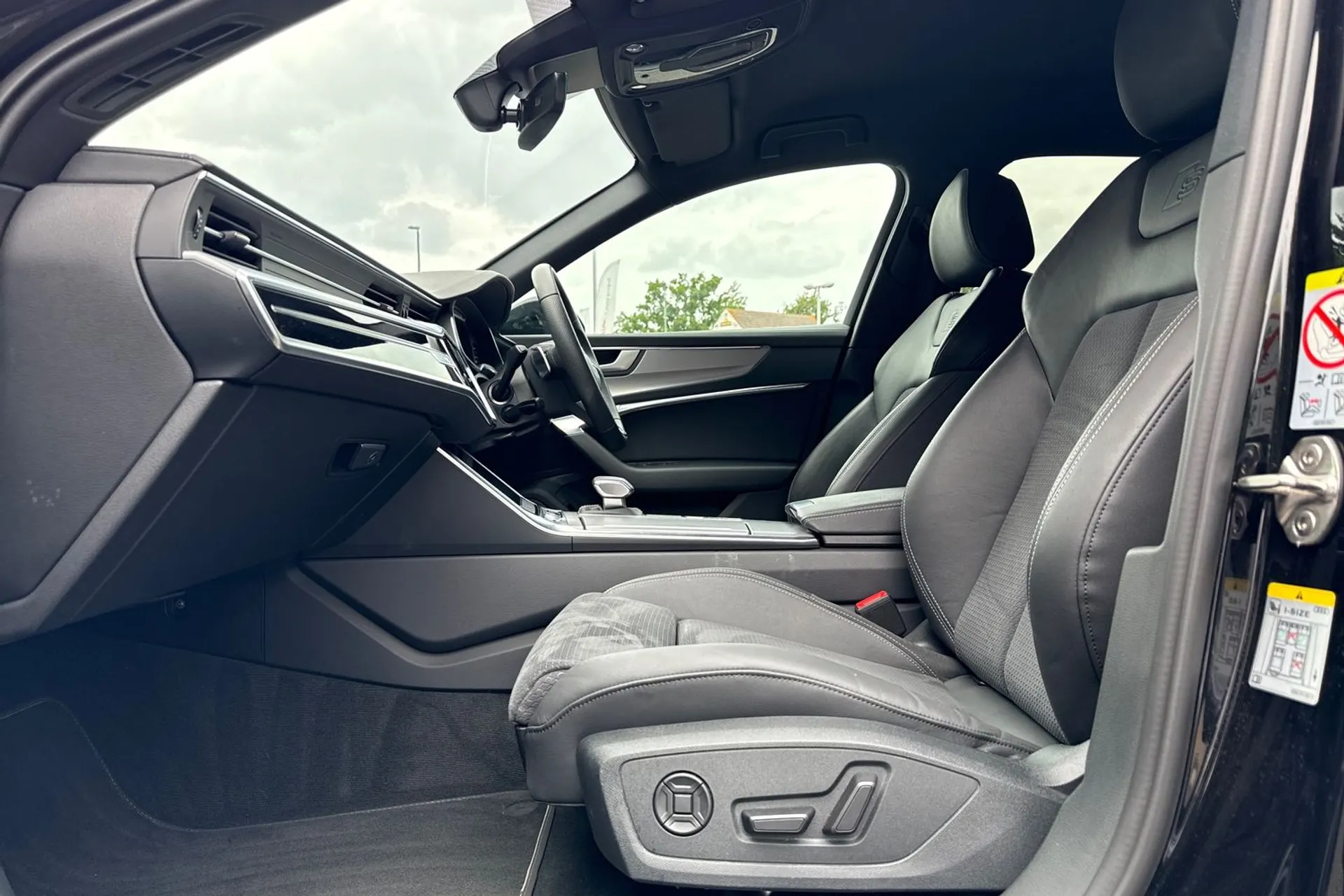 Audi A6 thumbnail image number 27