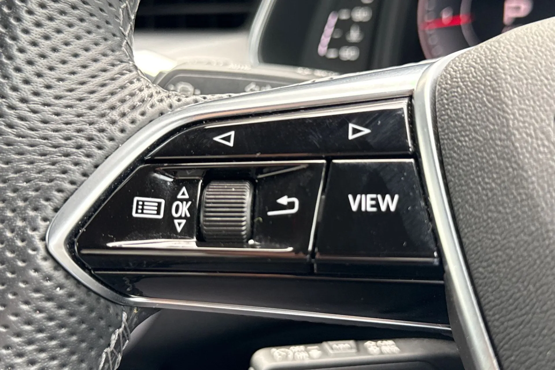 Audi A6 thumbnail image number 36
