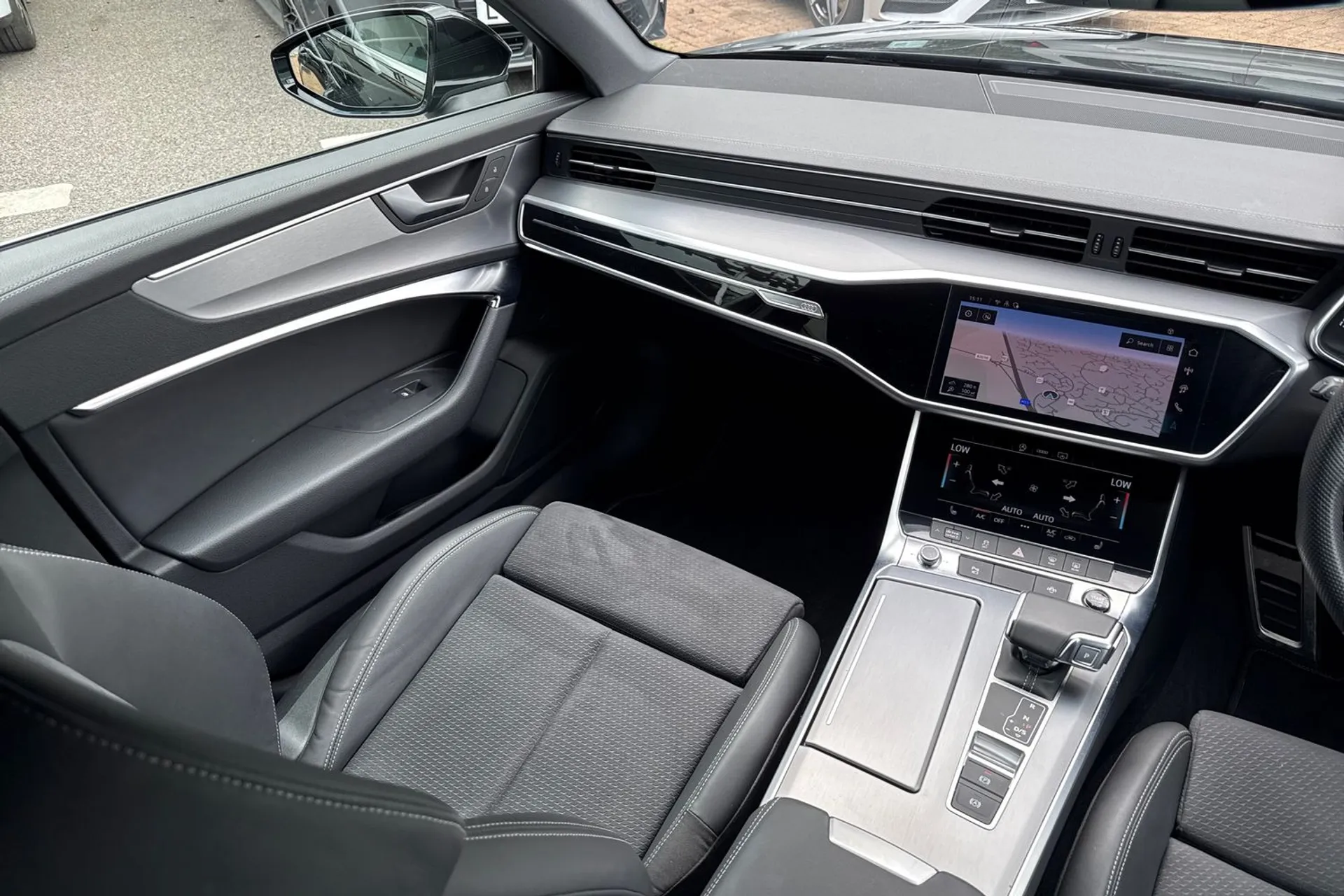 Audi A6 thumbnail image number 32