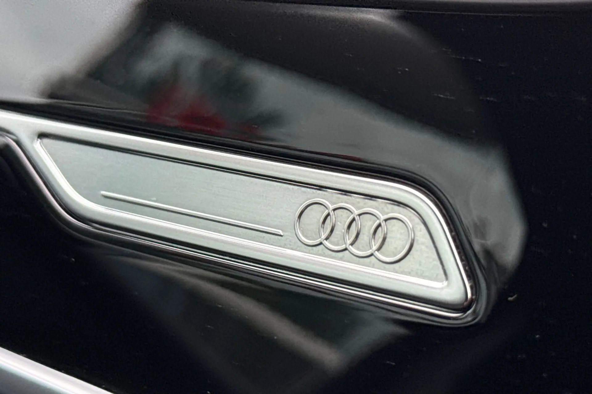 Audi A6 thumbnail image number 45