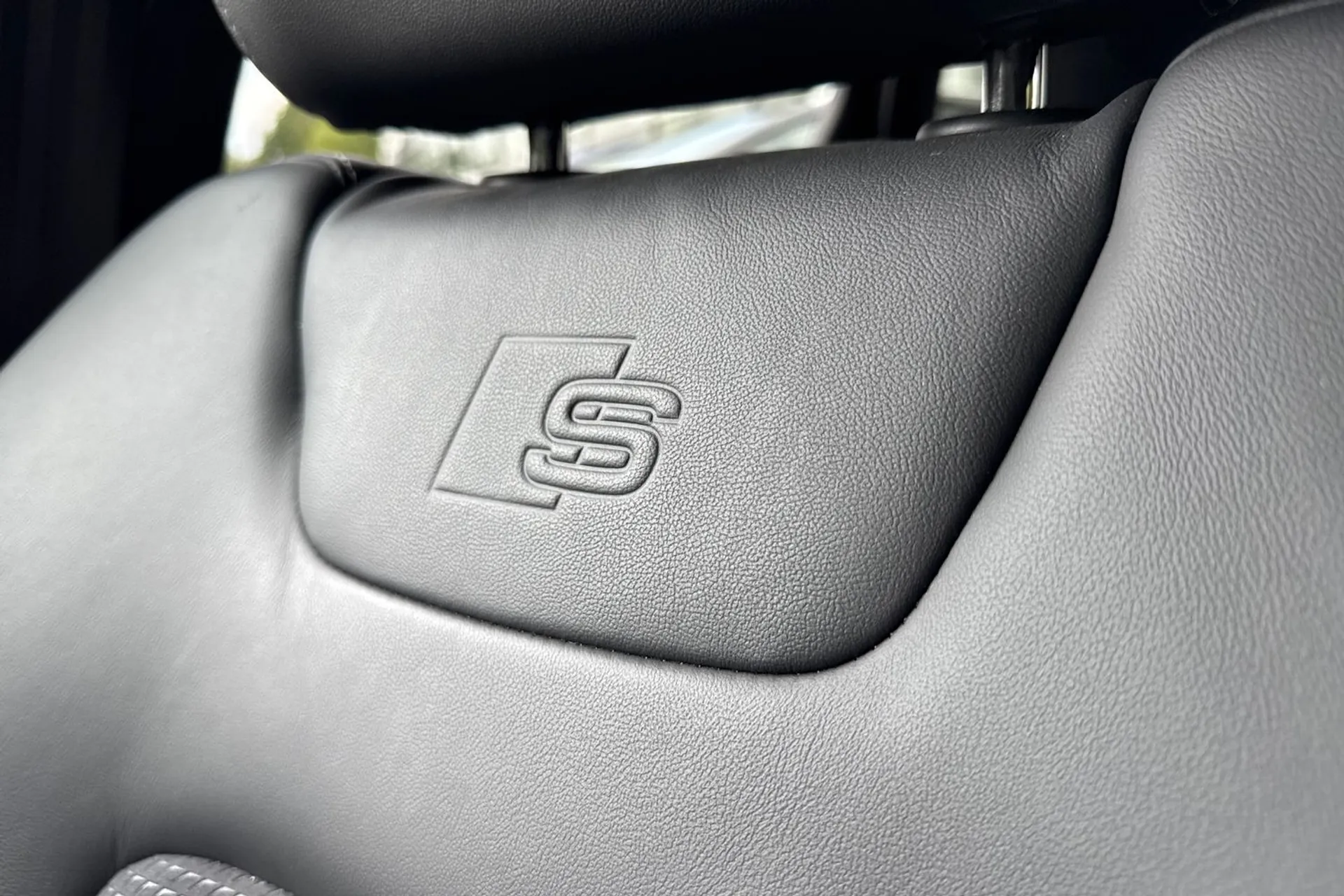 Audi A6 thumbnail image number 44
