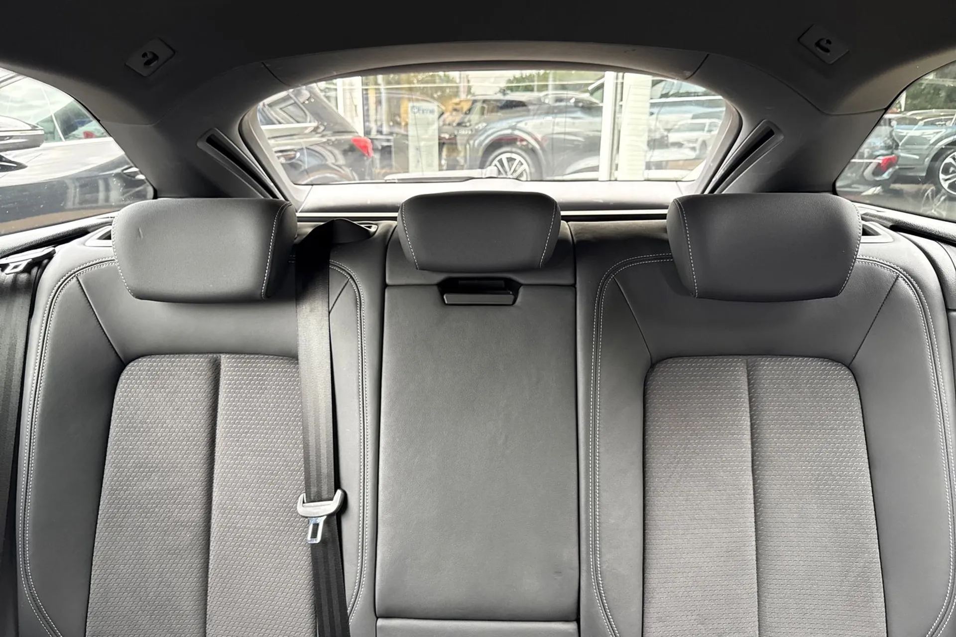 Audi A6 thumbnail image number 30