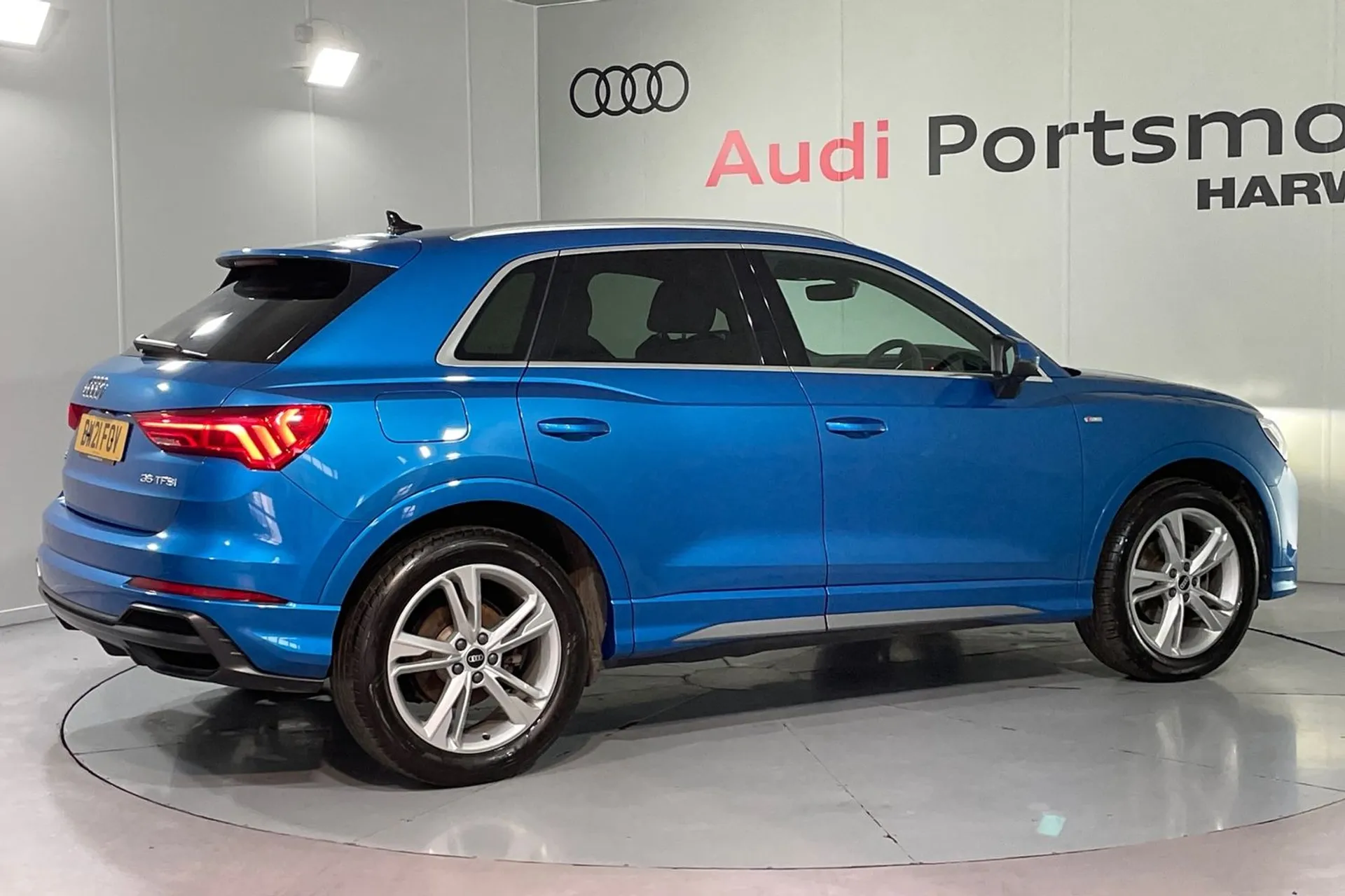 Audi Q3 thumbnail image number 12