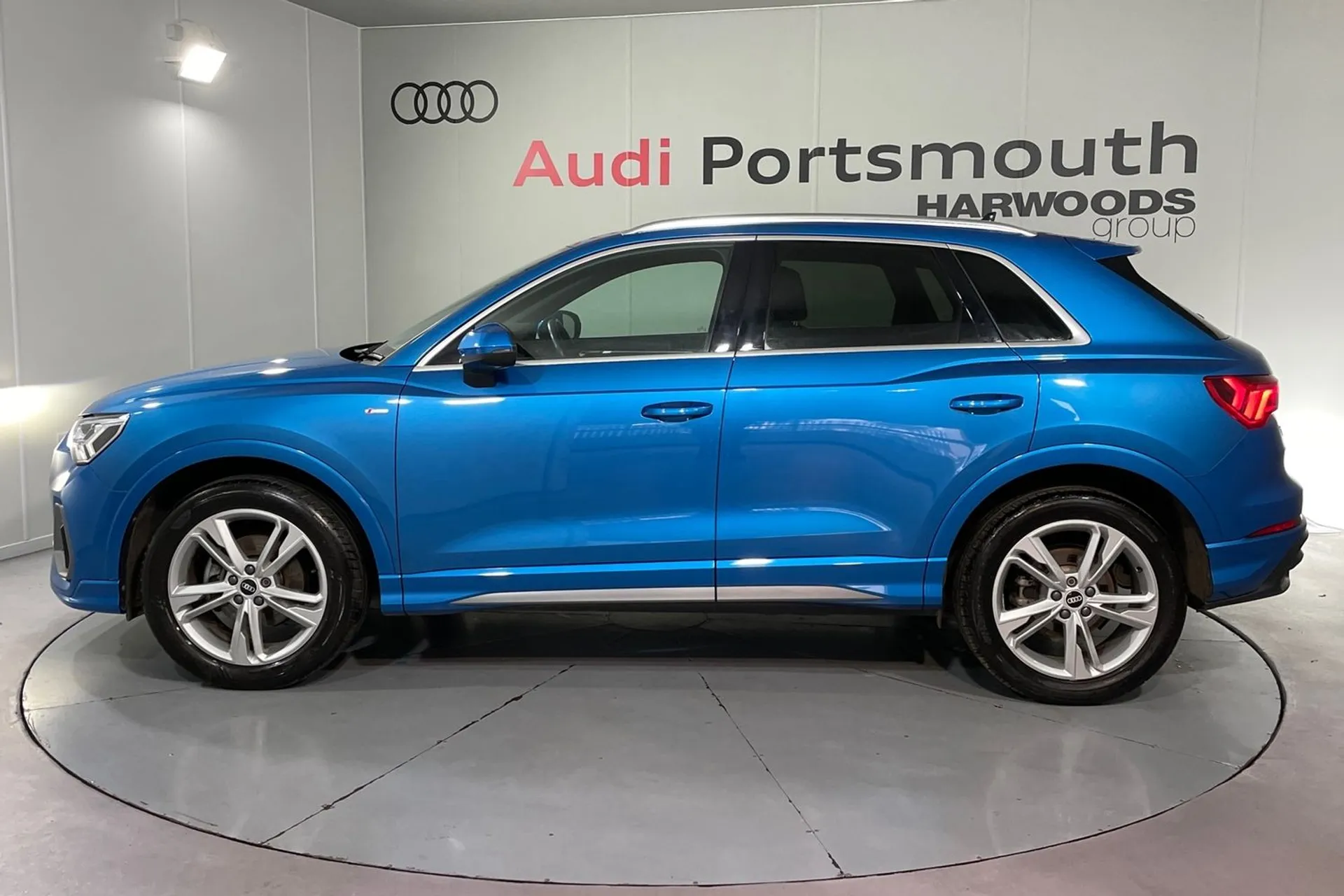 Audi Q3 thumbnail image number 13