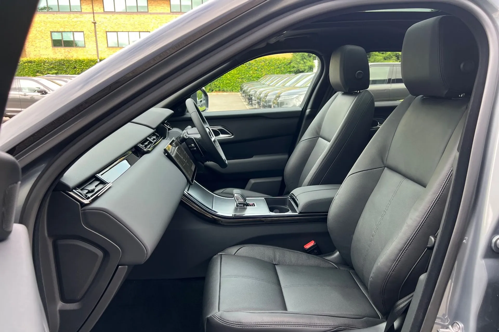 LAND ROVER RANGE ROVER VELAR thumbnail image number 48