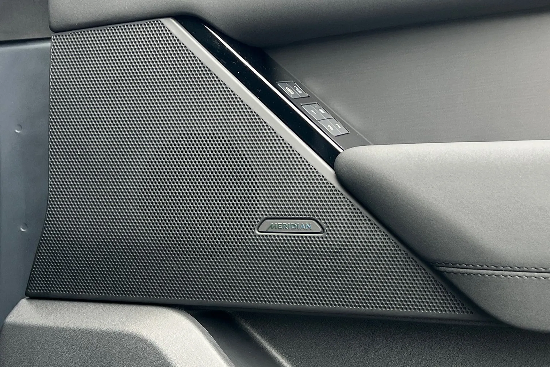 LAND ROVER RANGE ROVER VELAR thumbnail image number 66