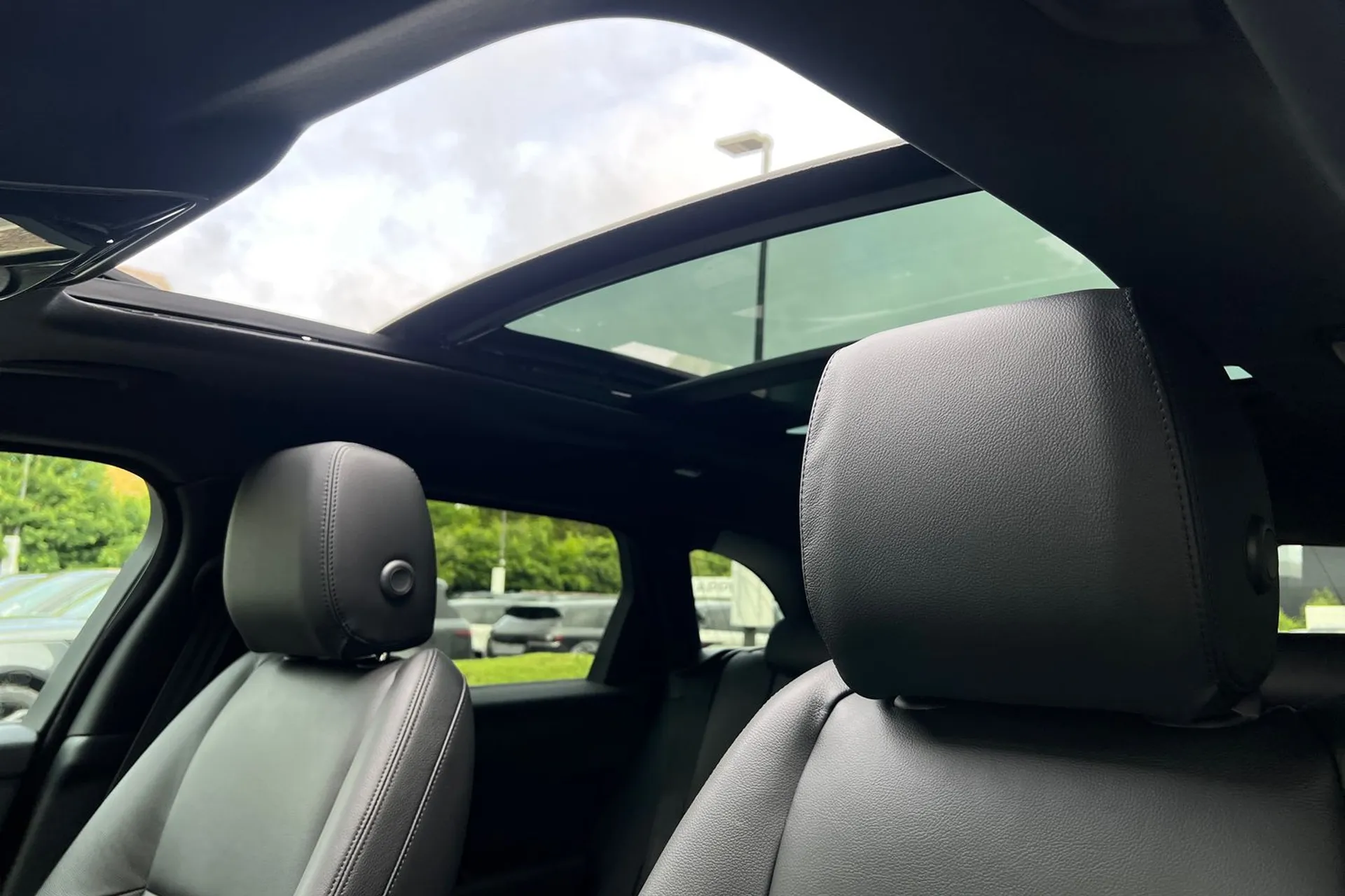 LAND ROVER RANGE ROVER VELAR thumbnail image number 49