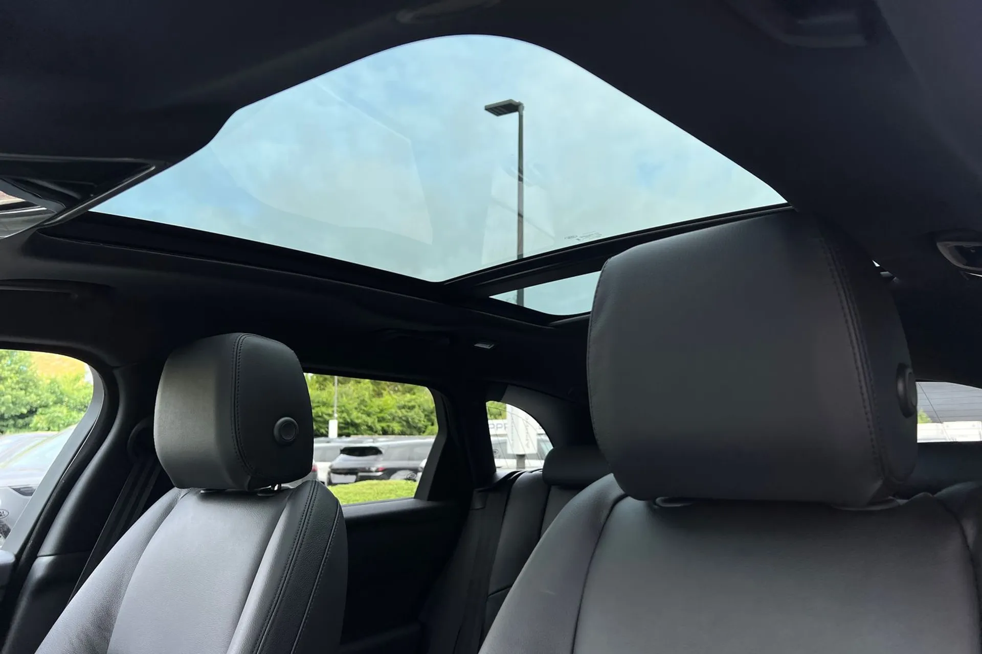 LAND ROVER RANGE ROVER VELAR thumbnail image number 7