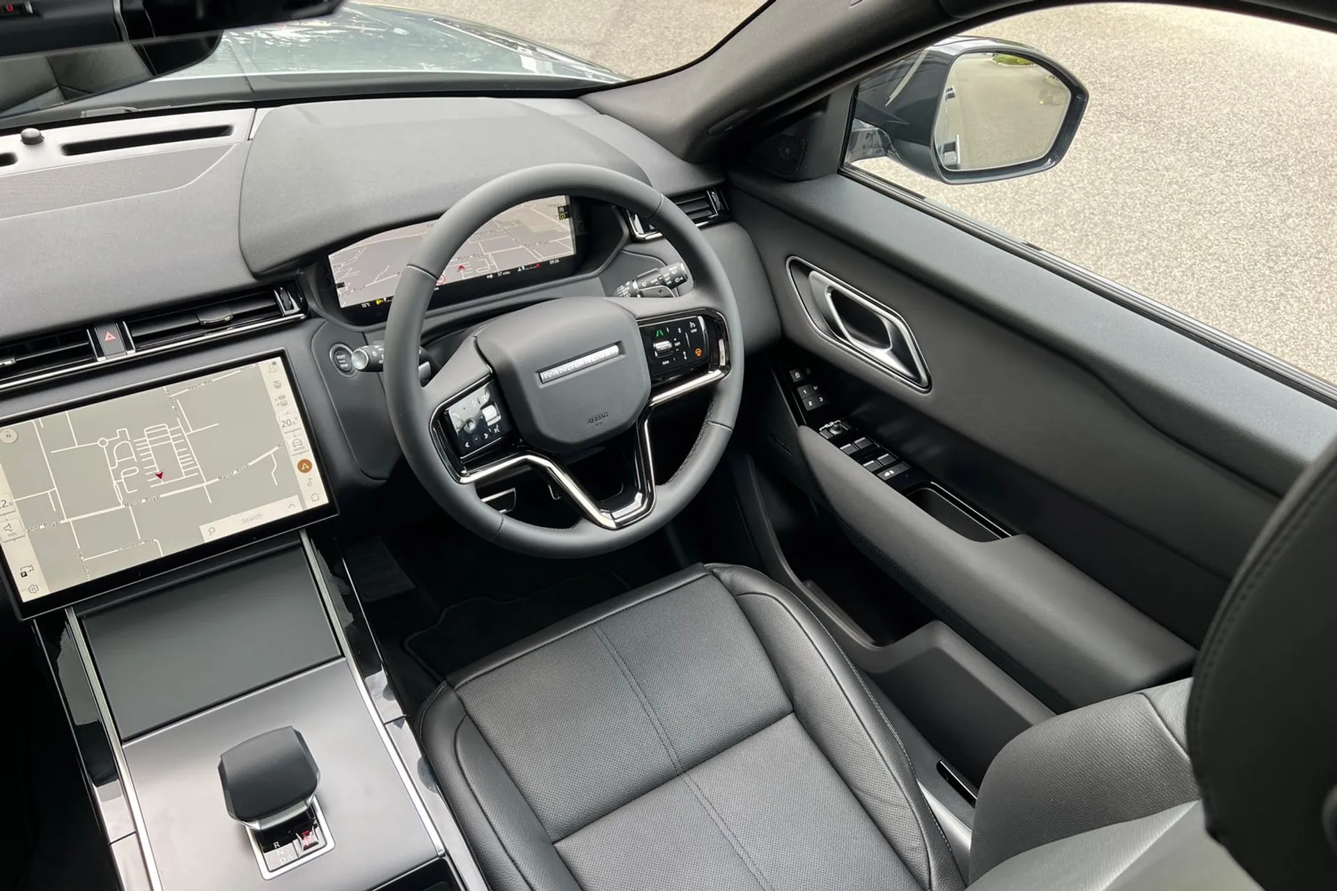 LAND ROVER RANGE ROVER VELAR thumbnail image number 31