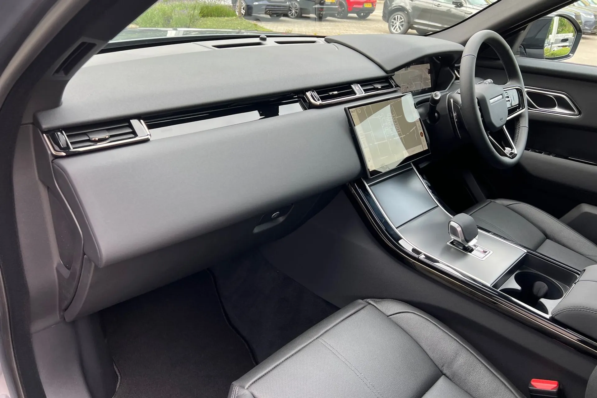 LAND ROVER RANGE ROVER VELAR thumbnail image number 47