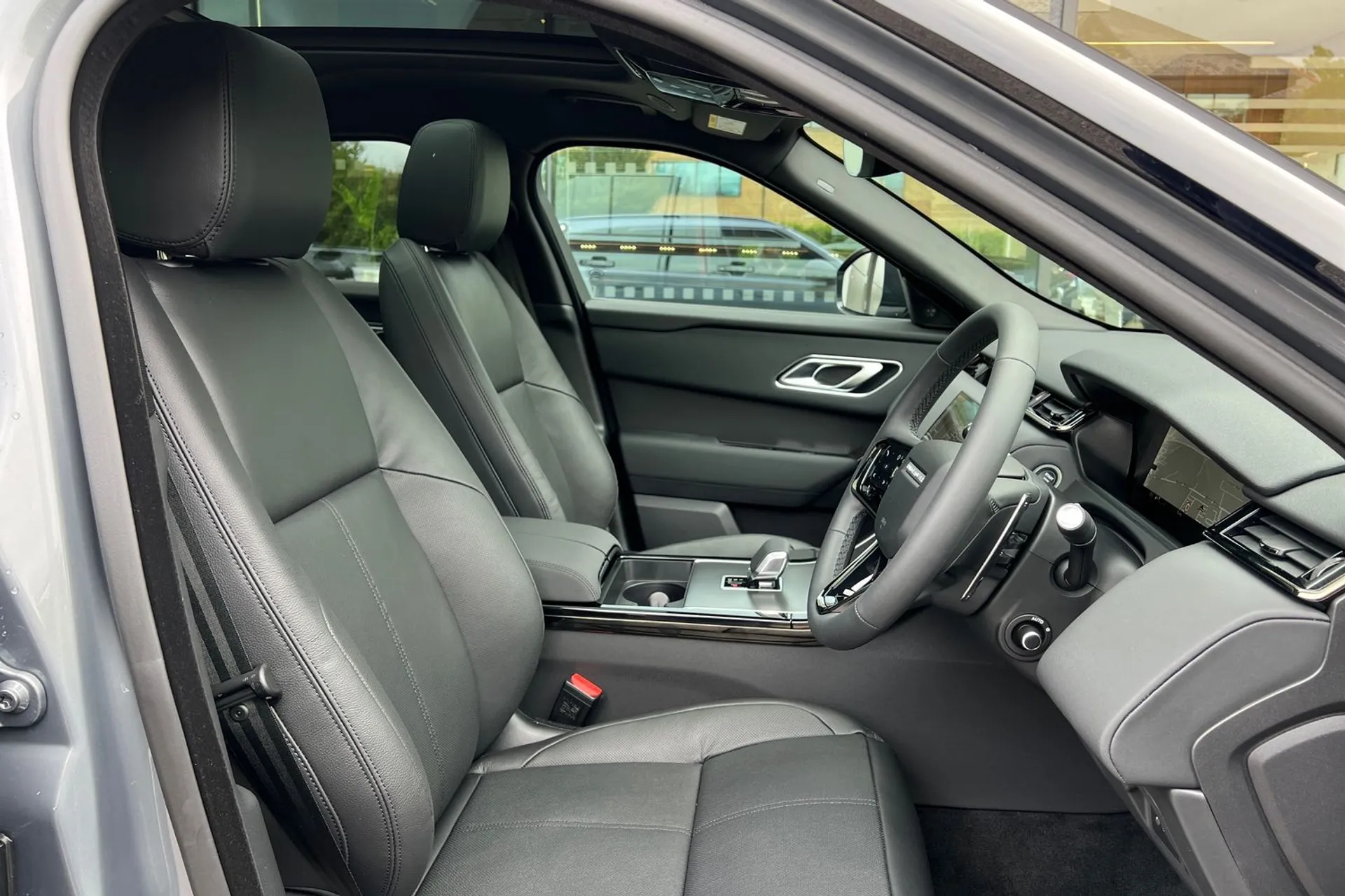 LAND ROVER RANGE ROVER VELAR thumbnail image number 43