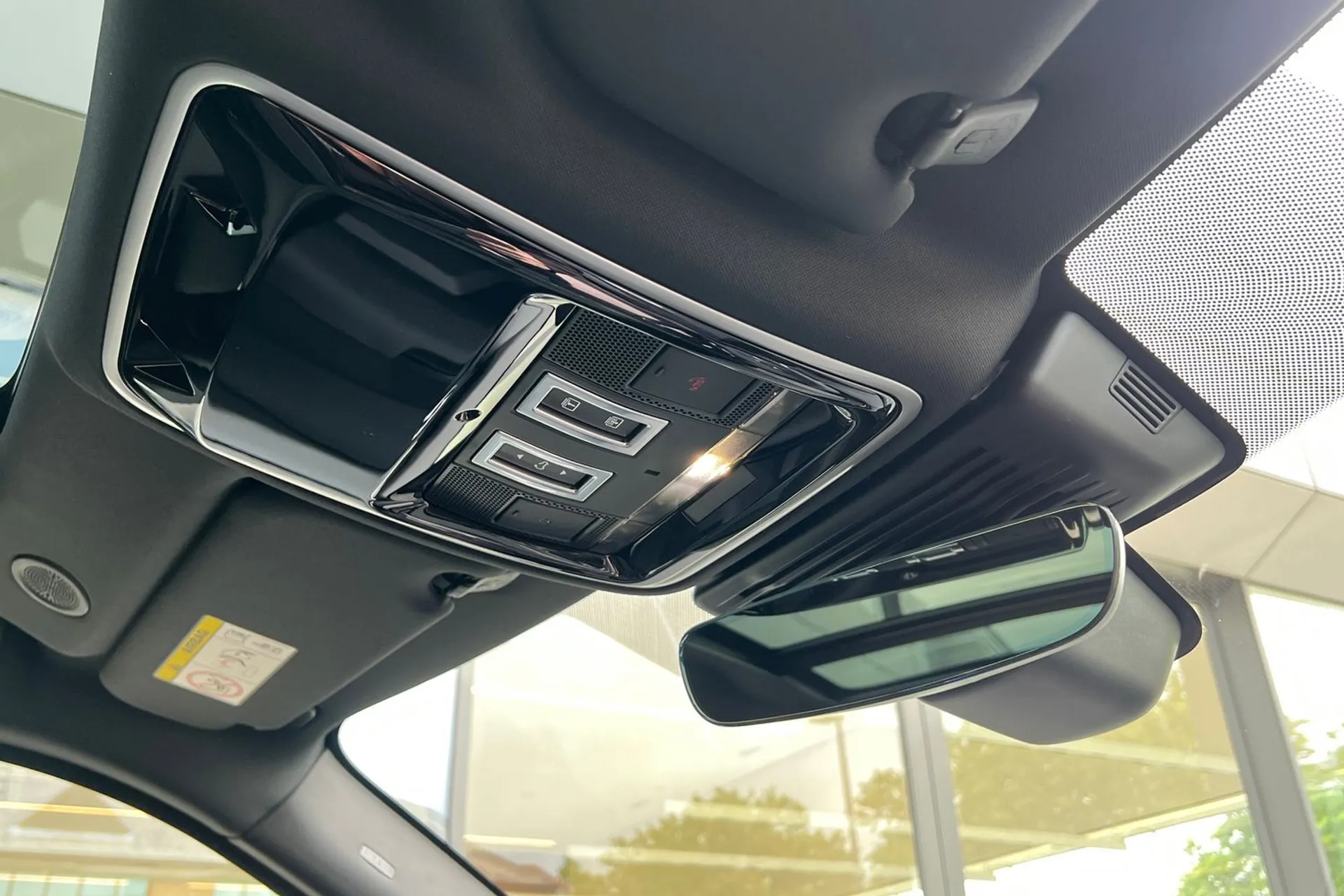 LAND ROVER RANGE ROVER VELAR thumbnail image number 46