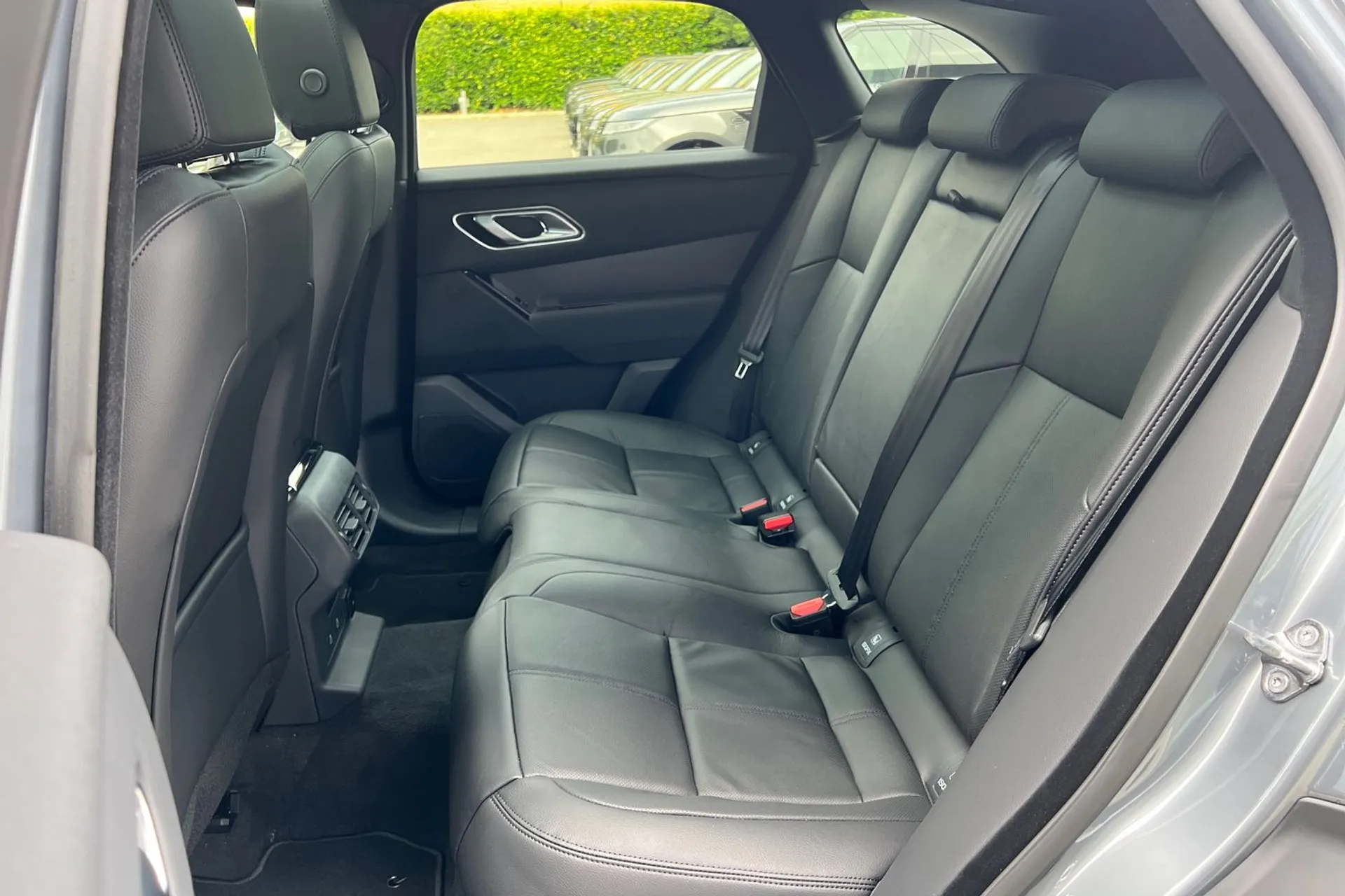 LAND ROVER RANGE ROVER VELAR thumbnail image number 51