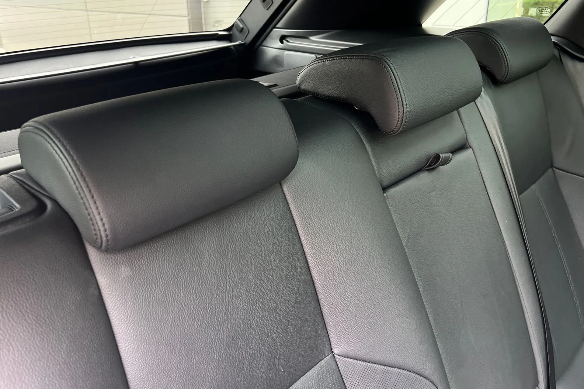 LAND ROVER RANGE ROVER VELAR thumbnail image number 37