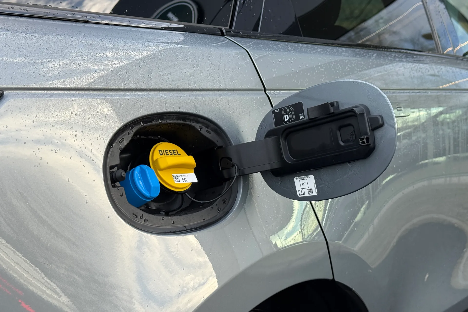 LAND ROVER RANGE ROVER VELAR thumbnail image number 38