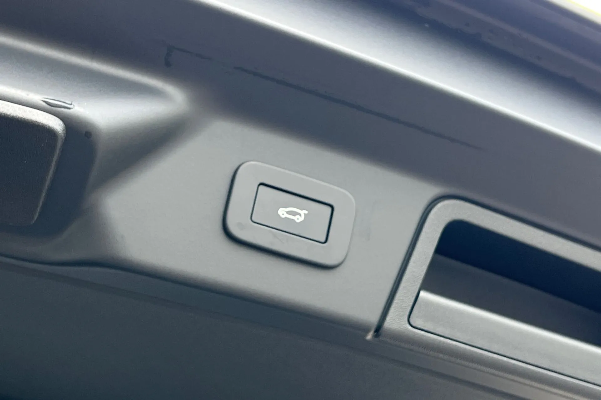 LAND ROVER RANGE ROVER VELAR thumbnail image number 33