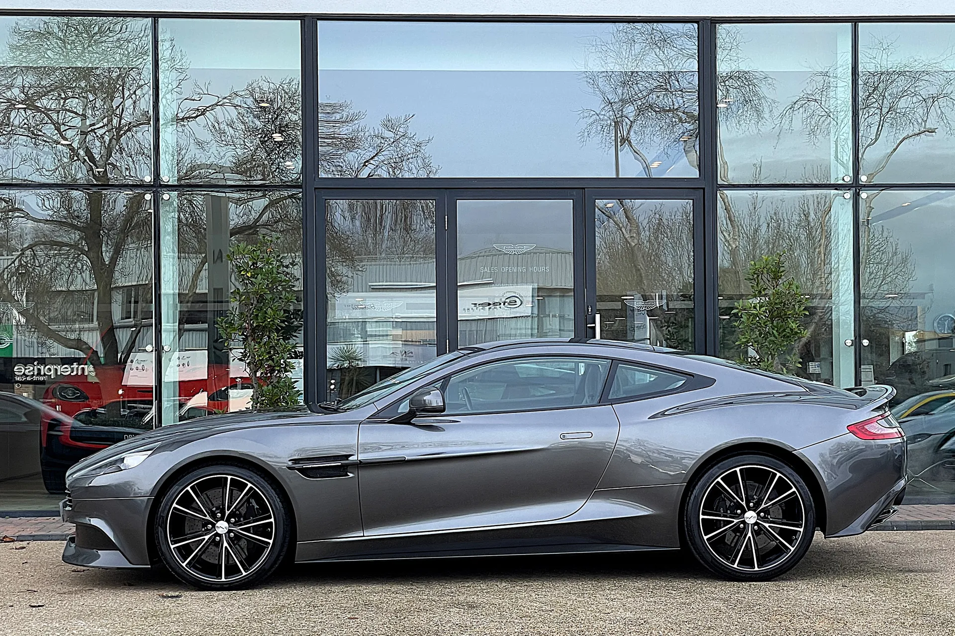 Aston Martin VANQUISH thumbnail image number 11