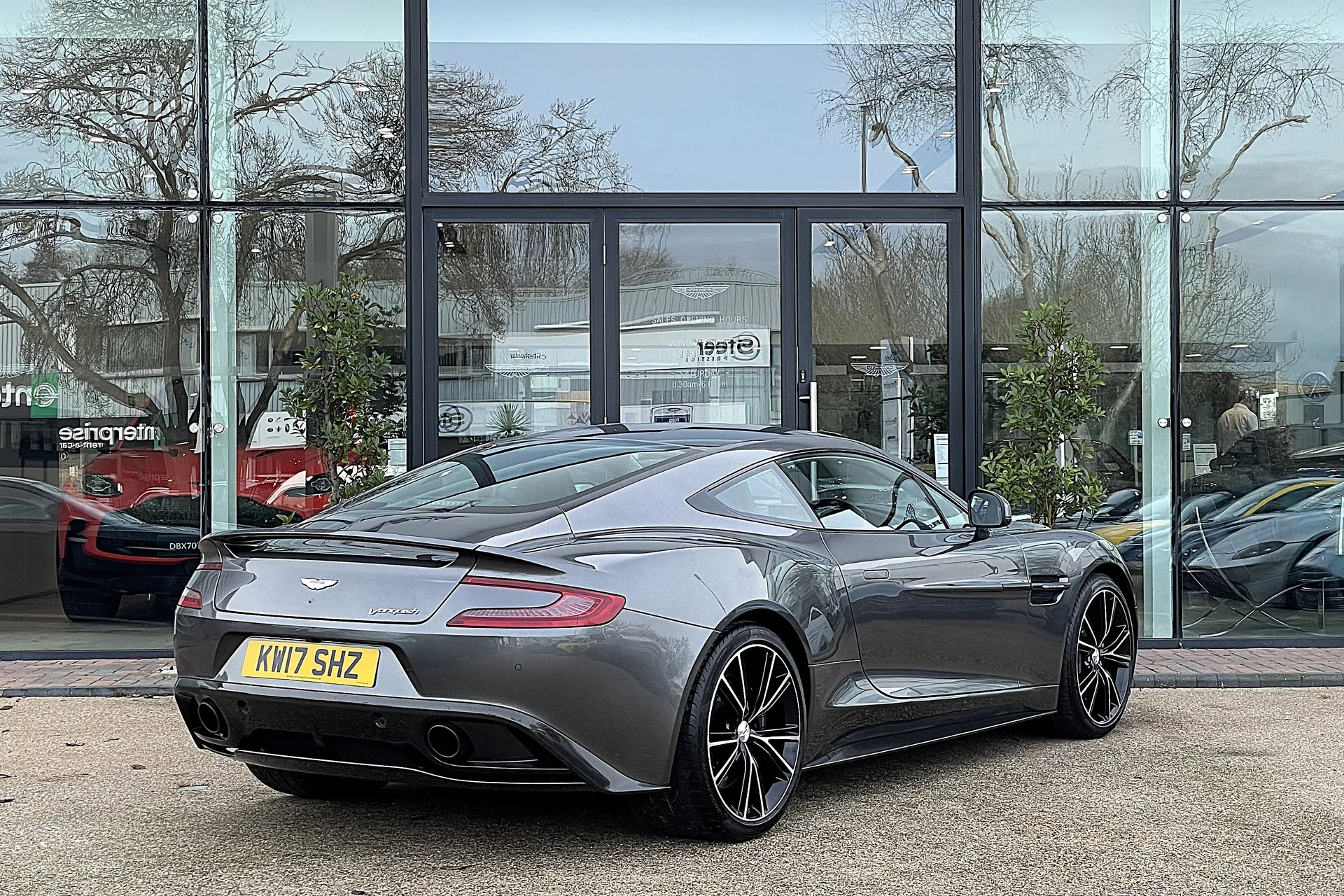 Aston Martin VANQUISH thumbnail image number 14