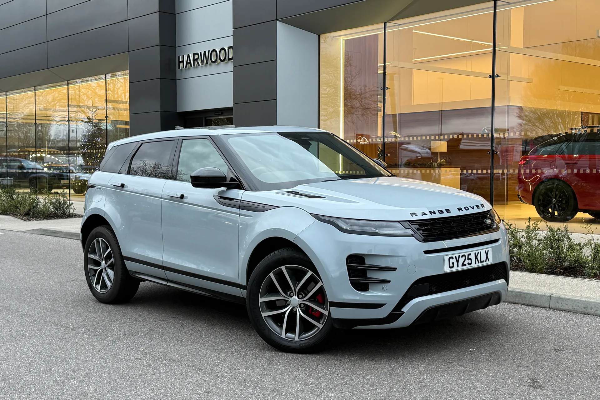 LAND ROVER RANGE ROVER EVOQUE focused image