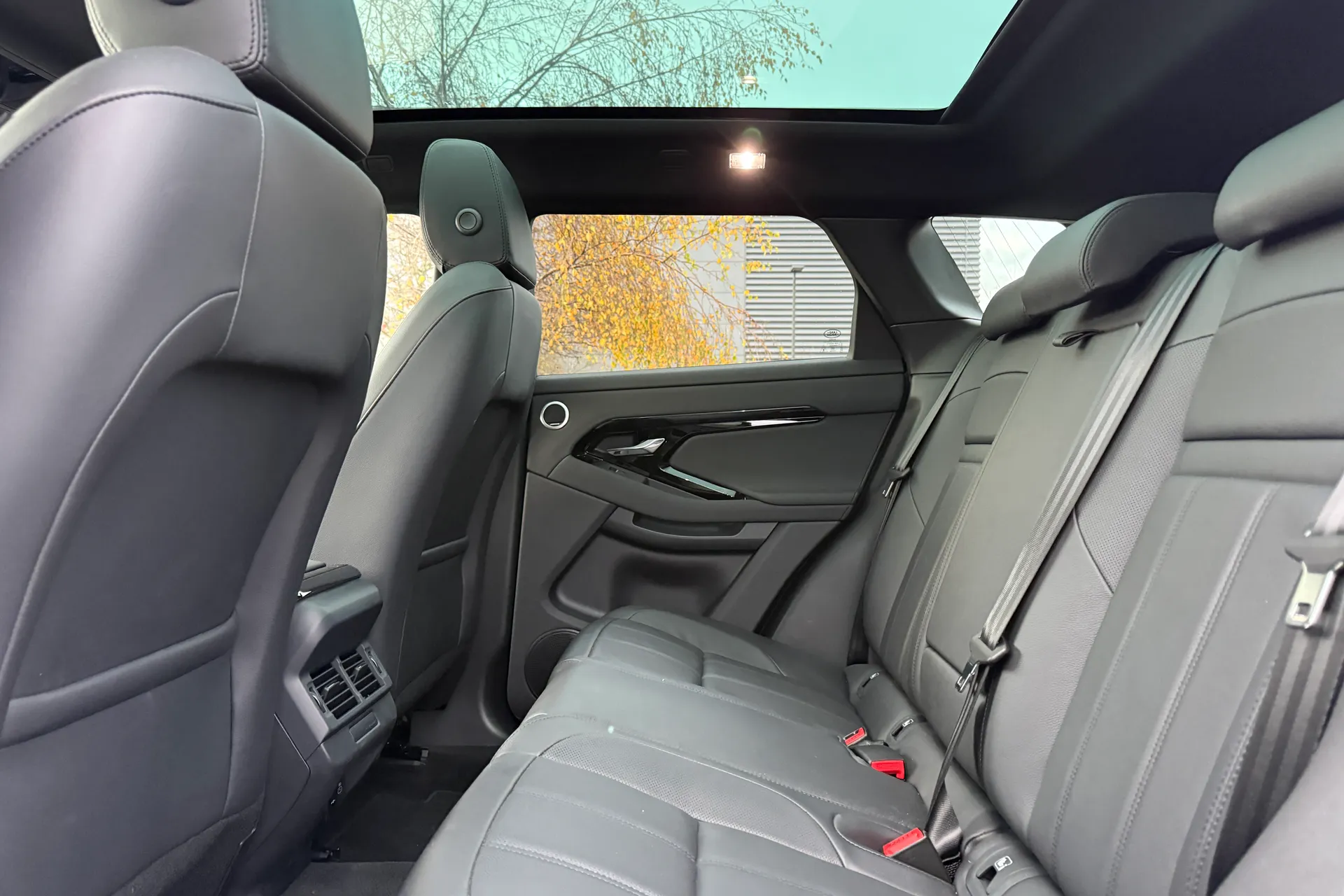 LAND ROVER RANGE ROVER EVOQUE thumbnail image number 31